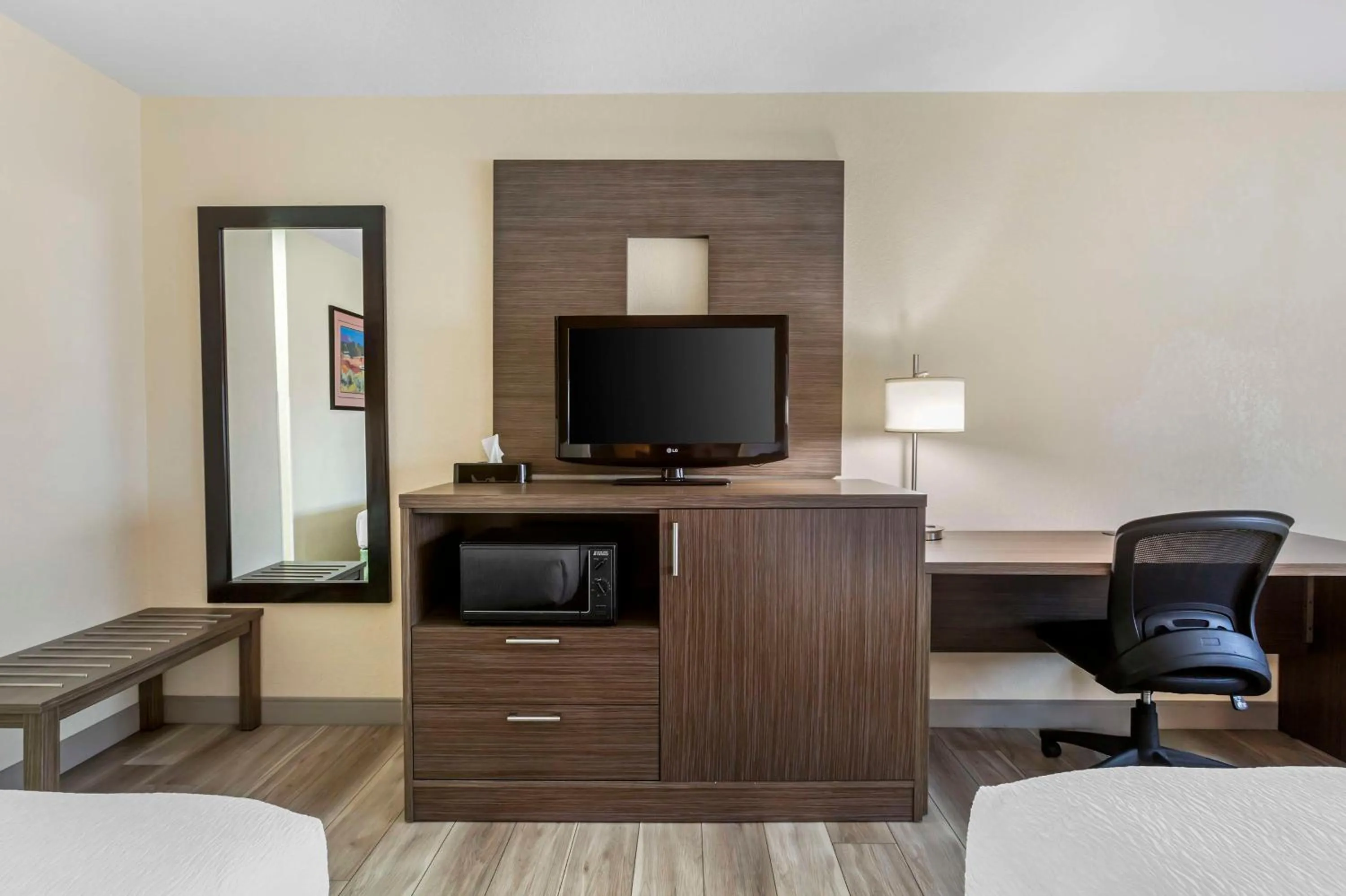 Bedroom, Bed in Best Western Superstition Springs Inn