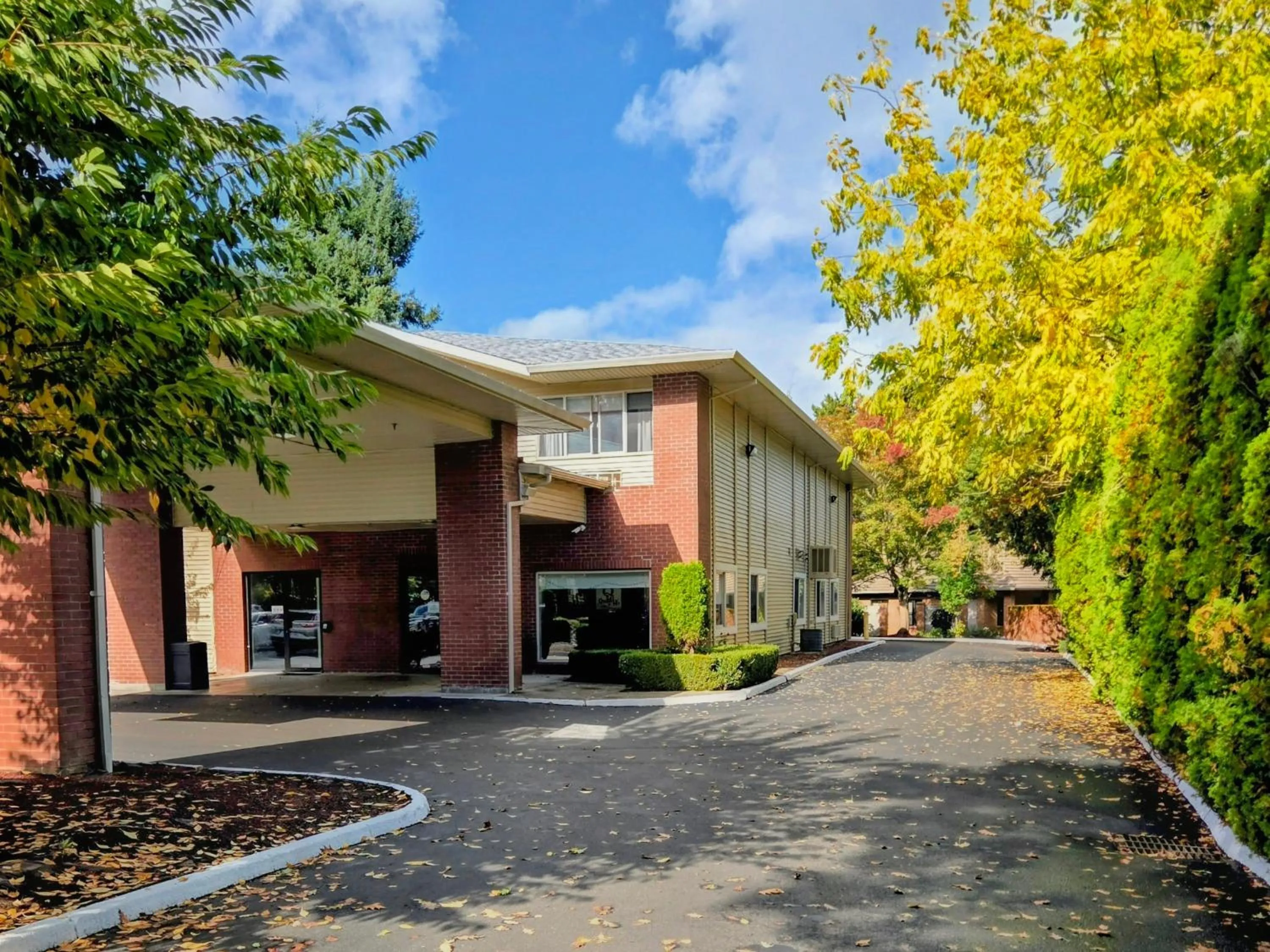 Property building in Quality Inn & Suites Wilsonville