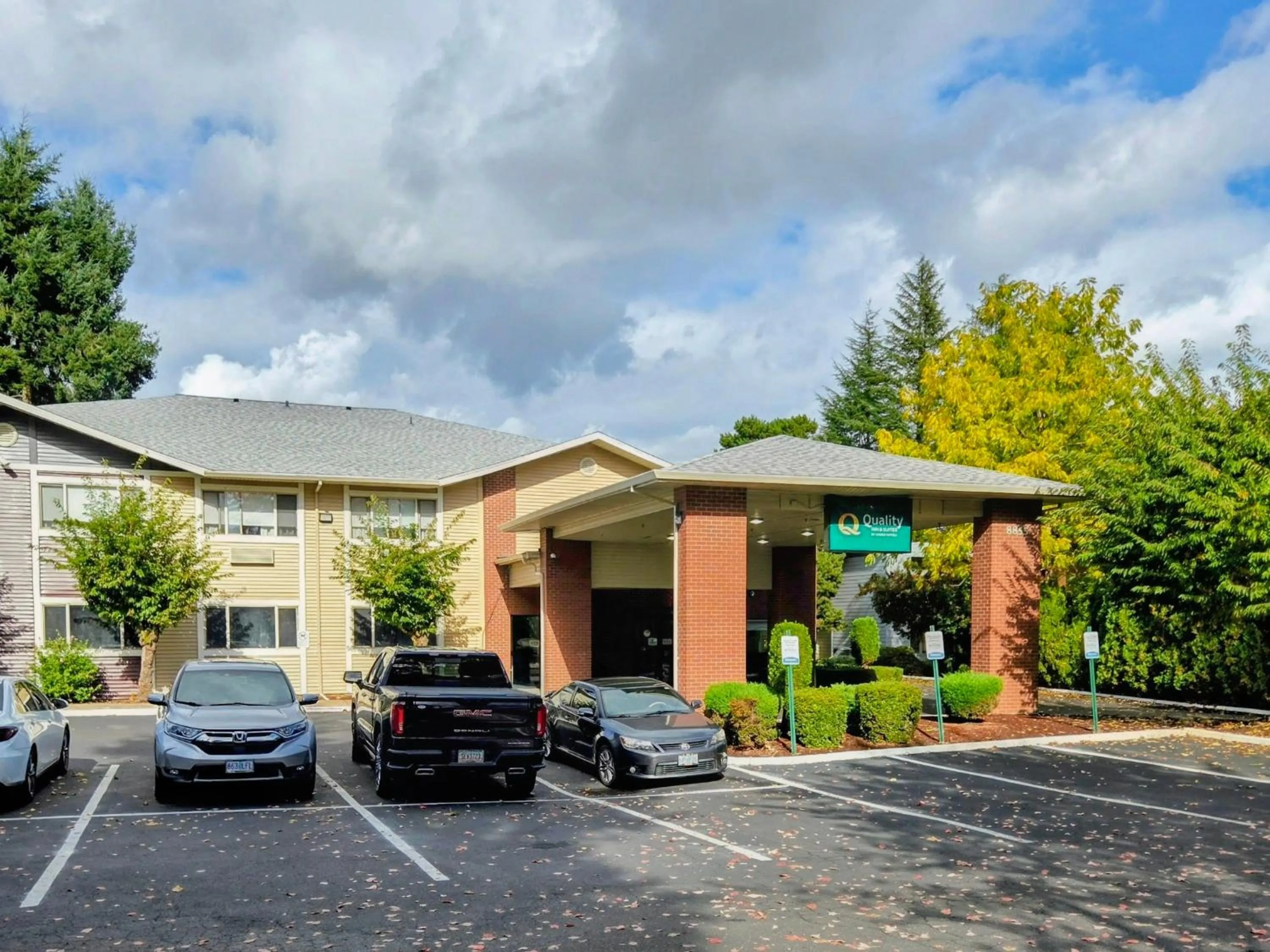 Property building in Quality Inn & Suites Wilsonville