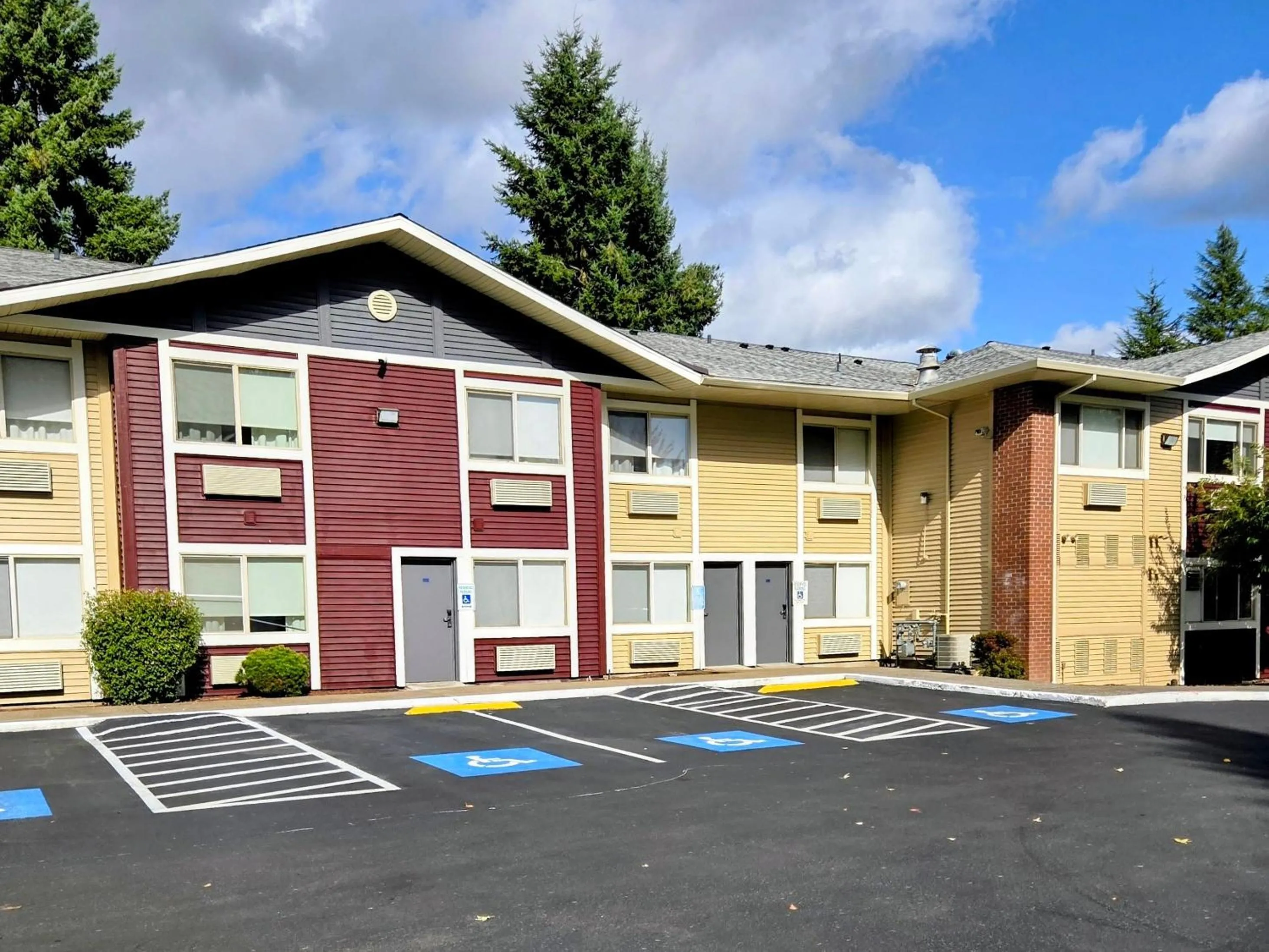 Property building in Quality Inn & Suites Wilsonville