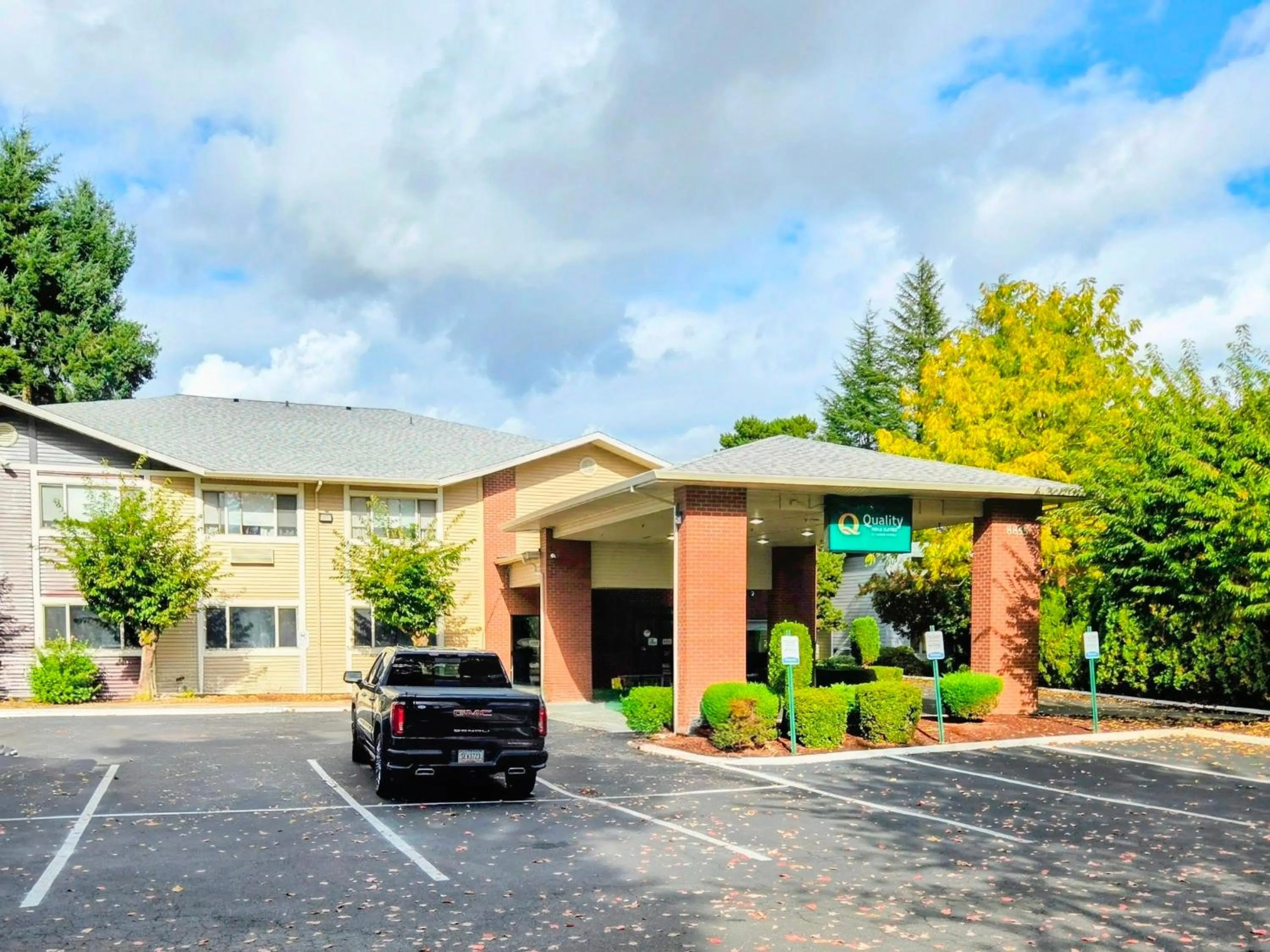 Property building in Quality Inn & Suites Wilsonville