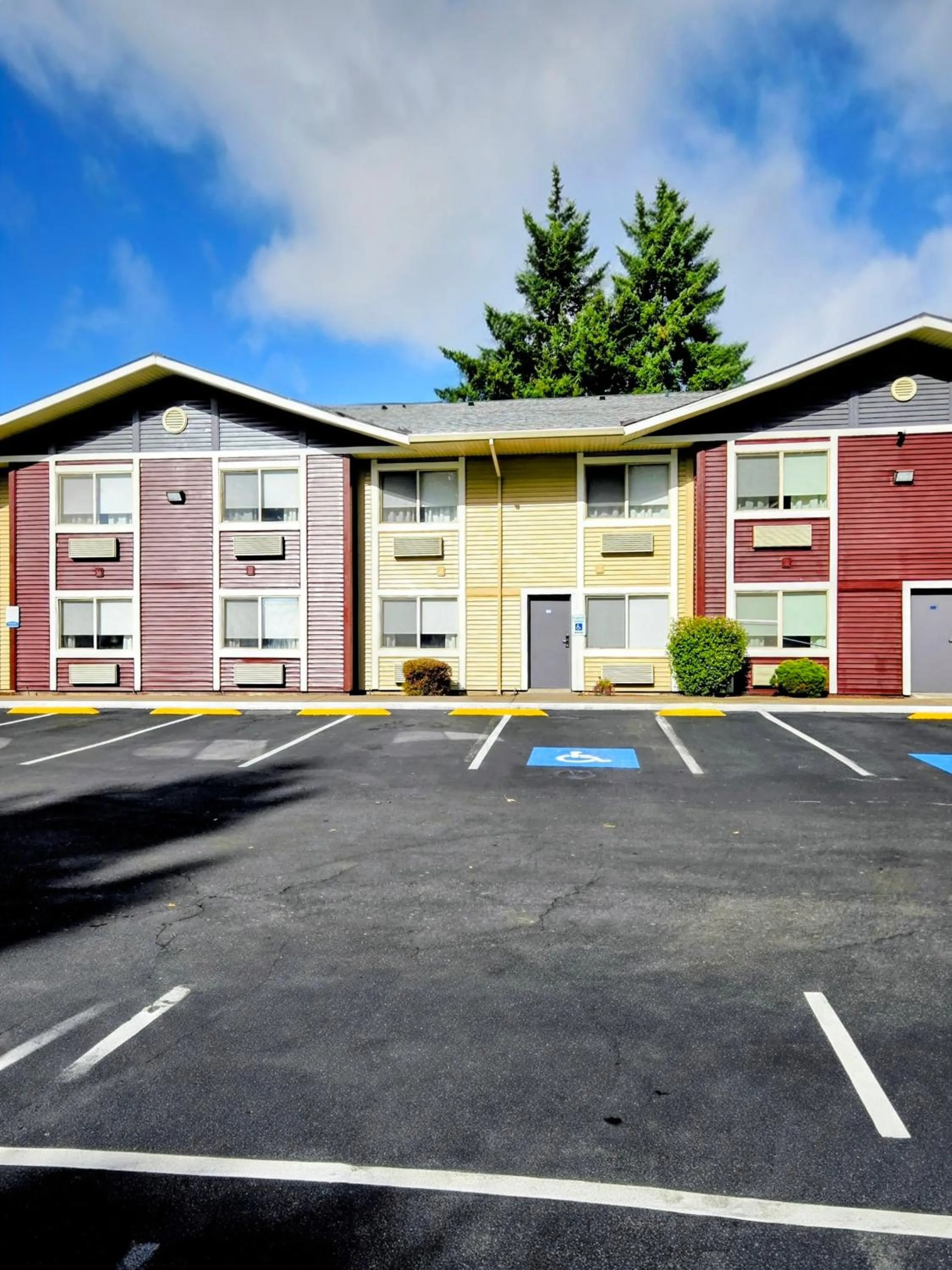 Property building in Quality Inn & Suites Wilsonville