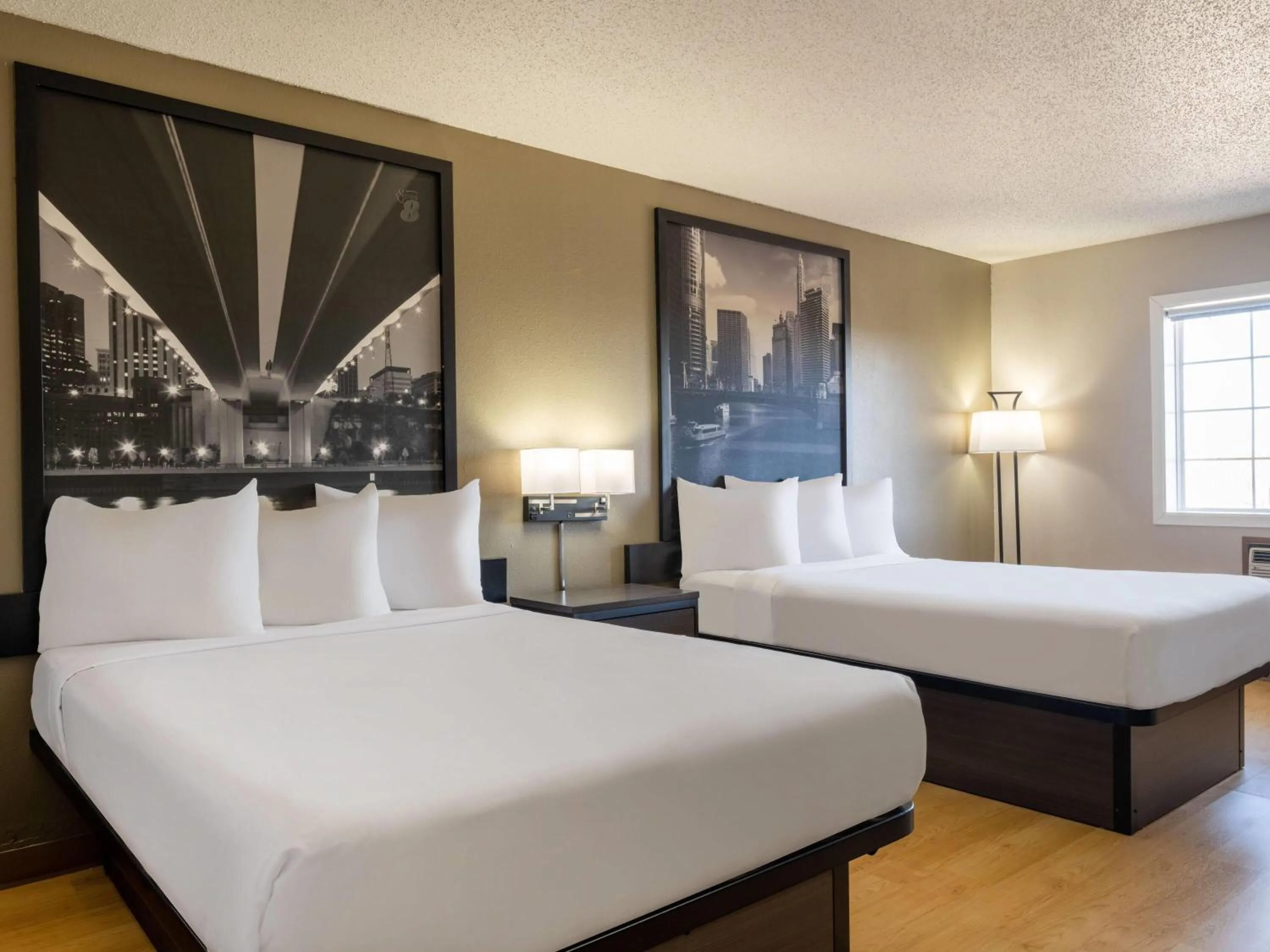 Photo of the whole room, Bed in Super 8 by Wyndham Clinton