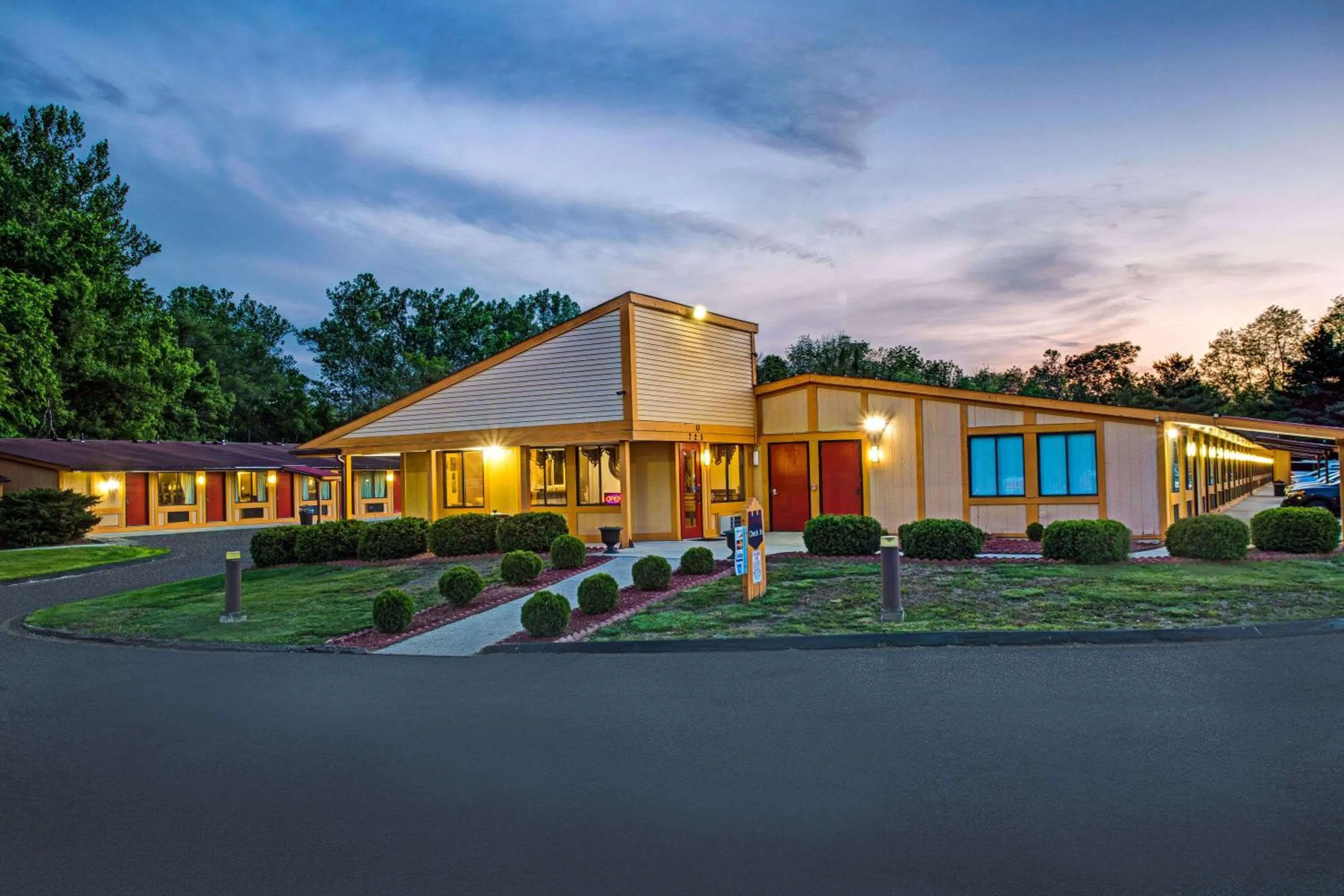 Property building in Guest Inn Lebanon (Ohio)