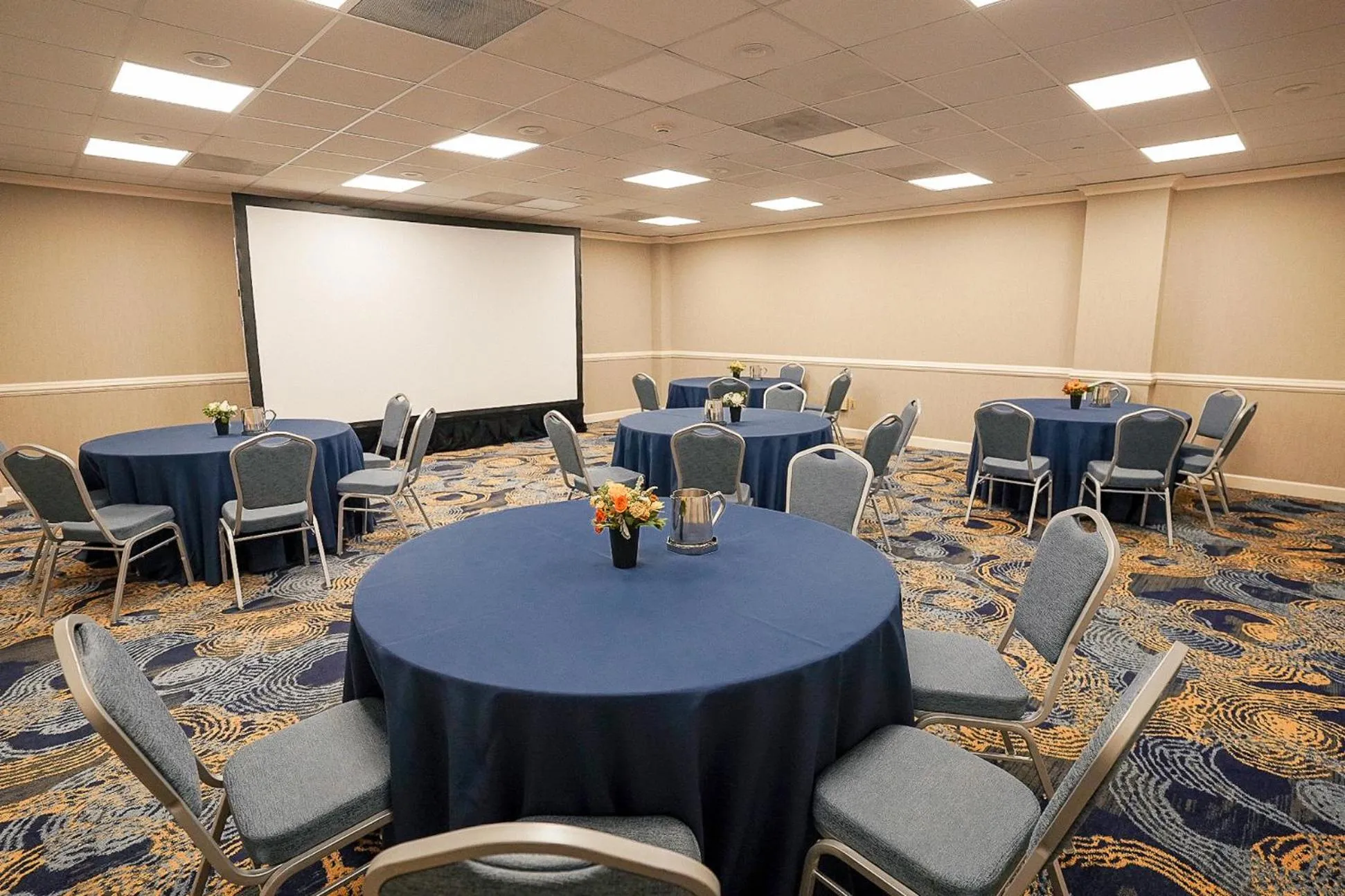 Meeting/conference room in Crowne Plaza Cleveland at Playhouse Square by IHG