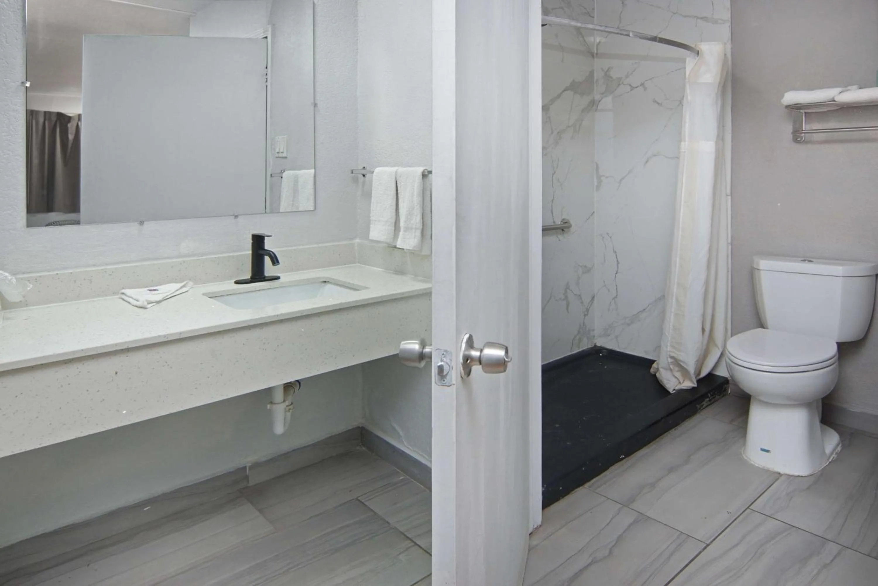 Bathroom in Motel 6-Red Oak, TX - Dallas