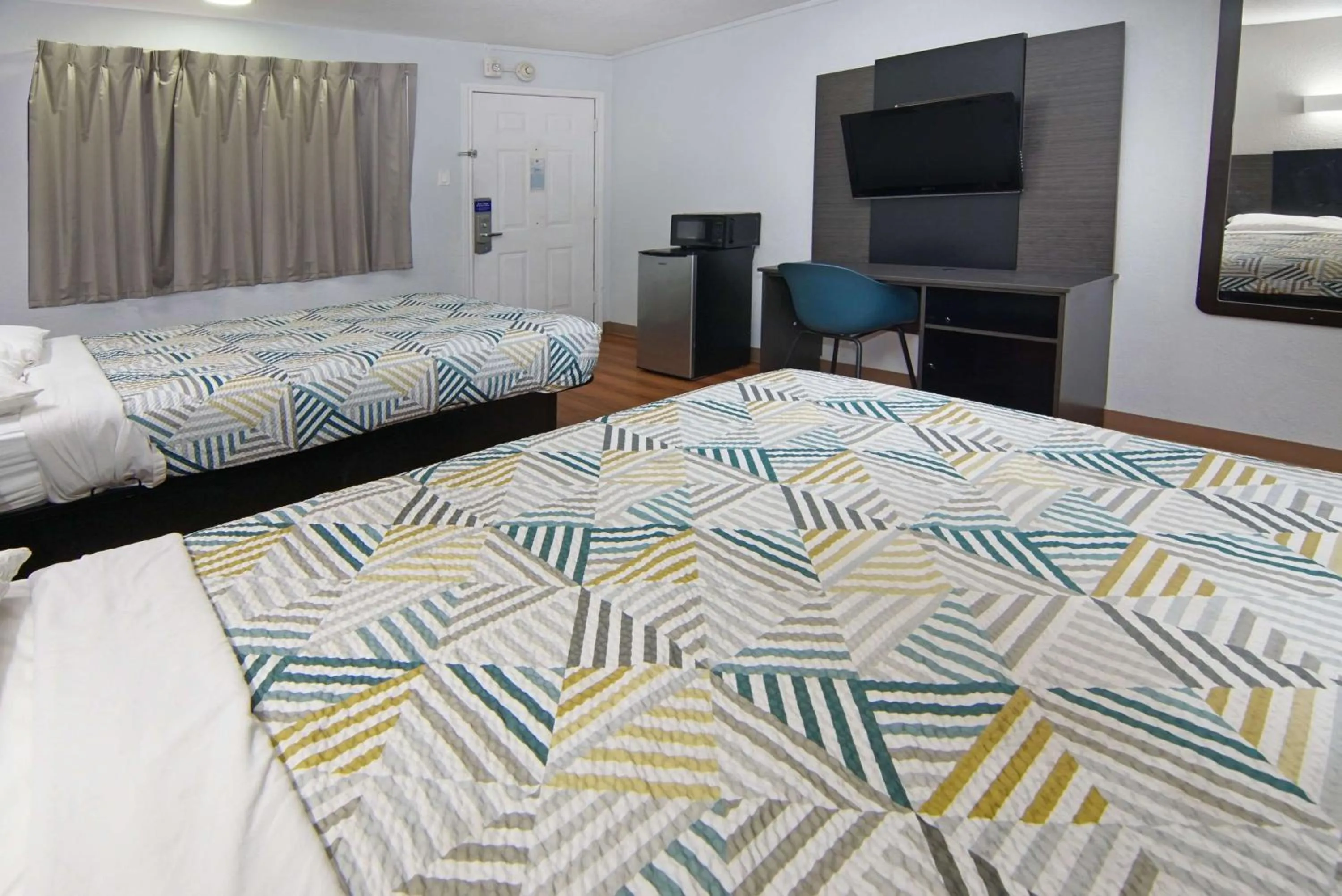 Bedroom, Bed in Motel 6-Red Oak, TX - Dallas