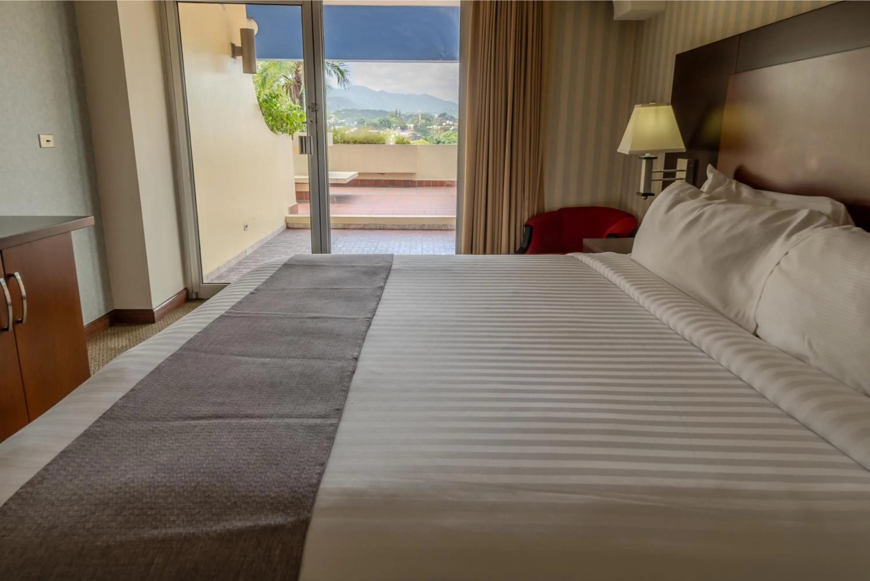 Balcony/Terrace, Bed in Hotel Plaza San Martin