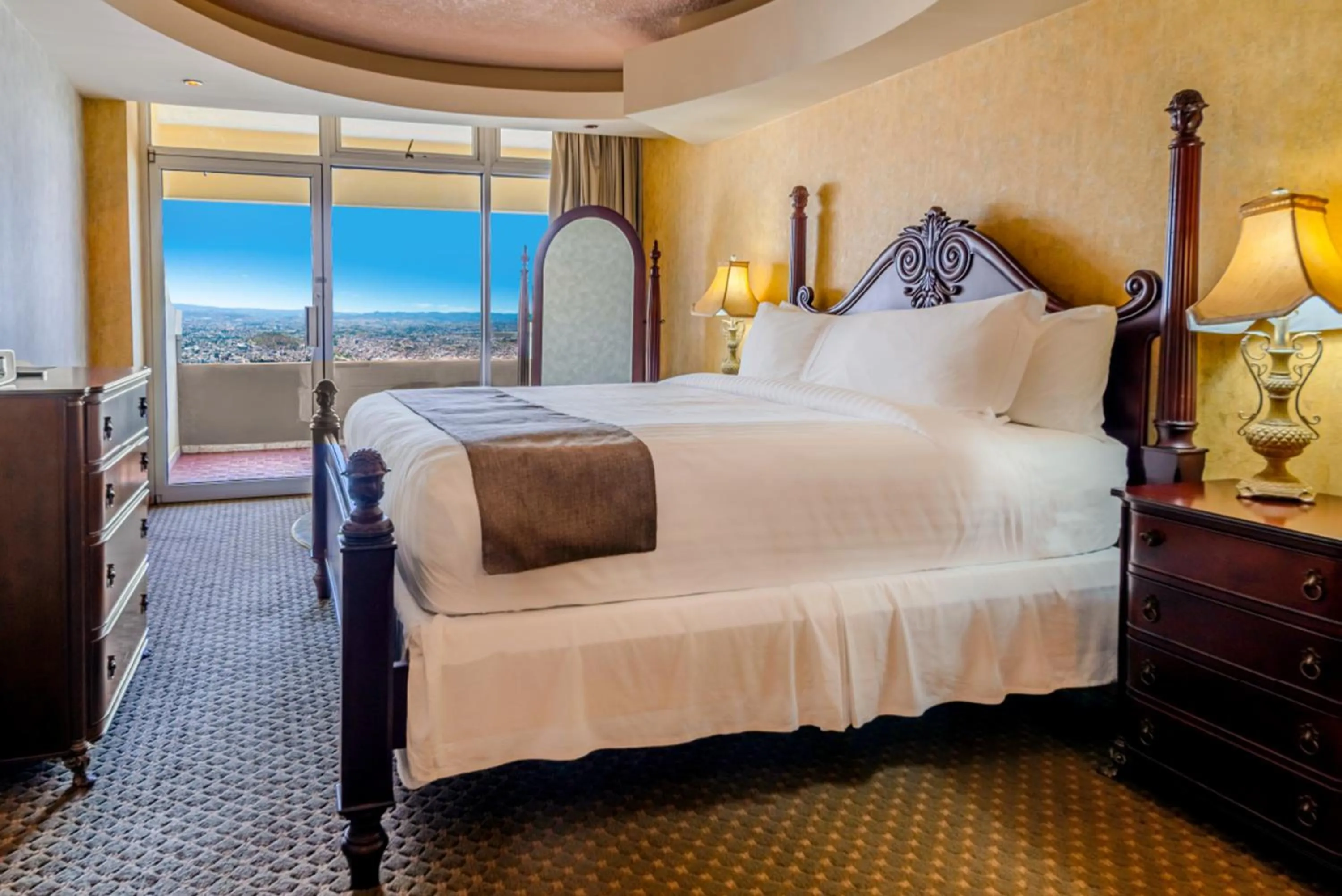 Balcony/Terrace, Bed in Hotel Plaza San Martin