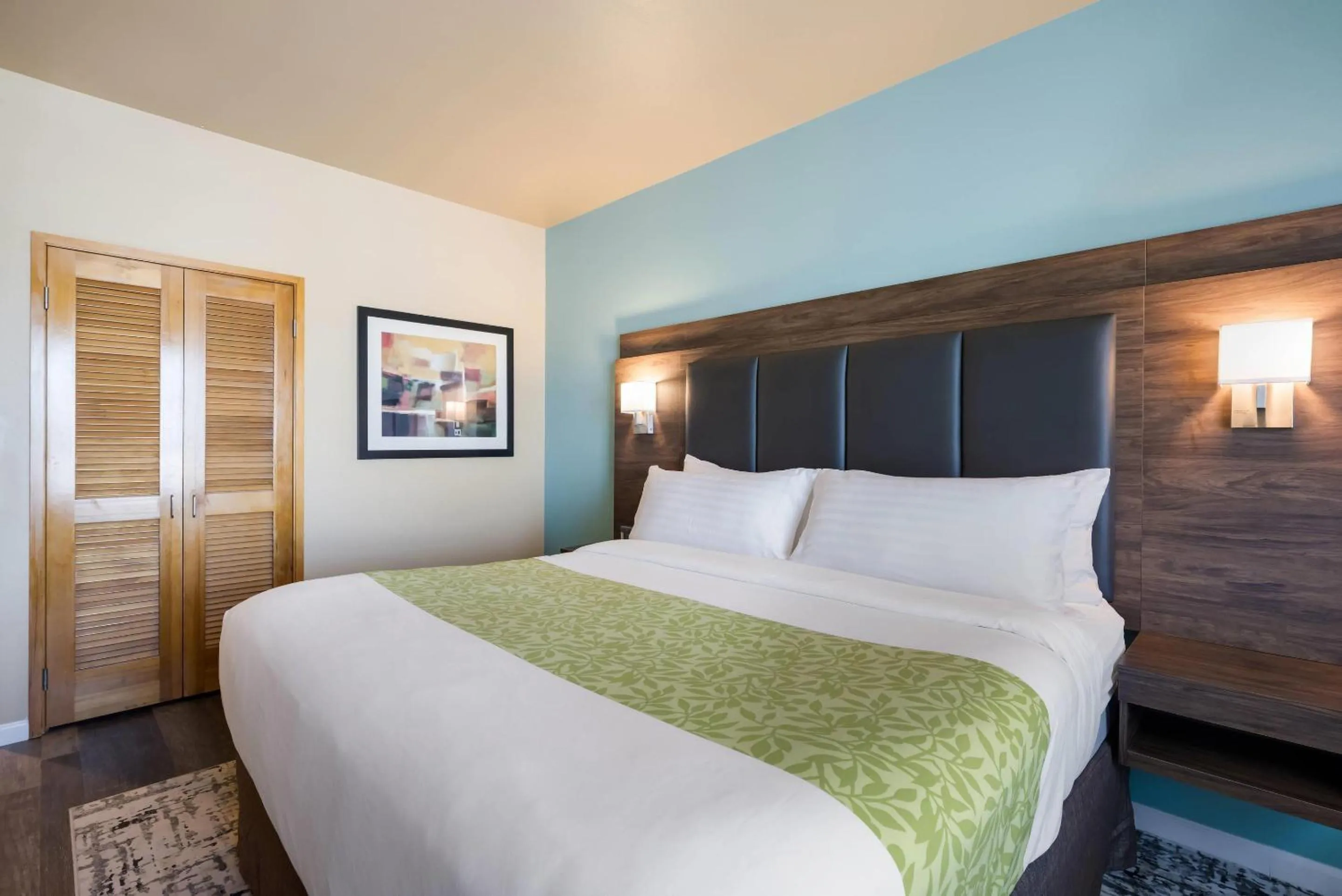 Bedroom, Bed in Inn at Port Gardner-Everett Waterfront, Ascend Hotel Collection