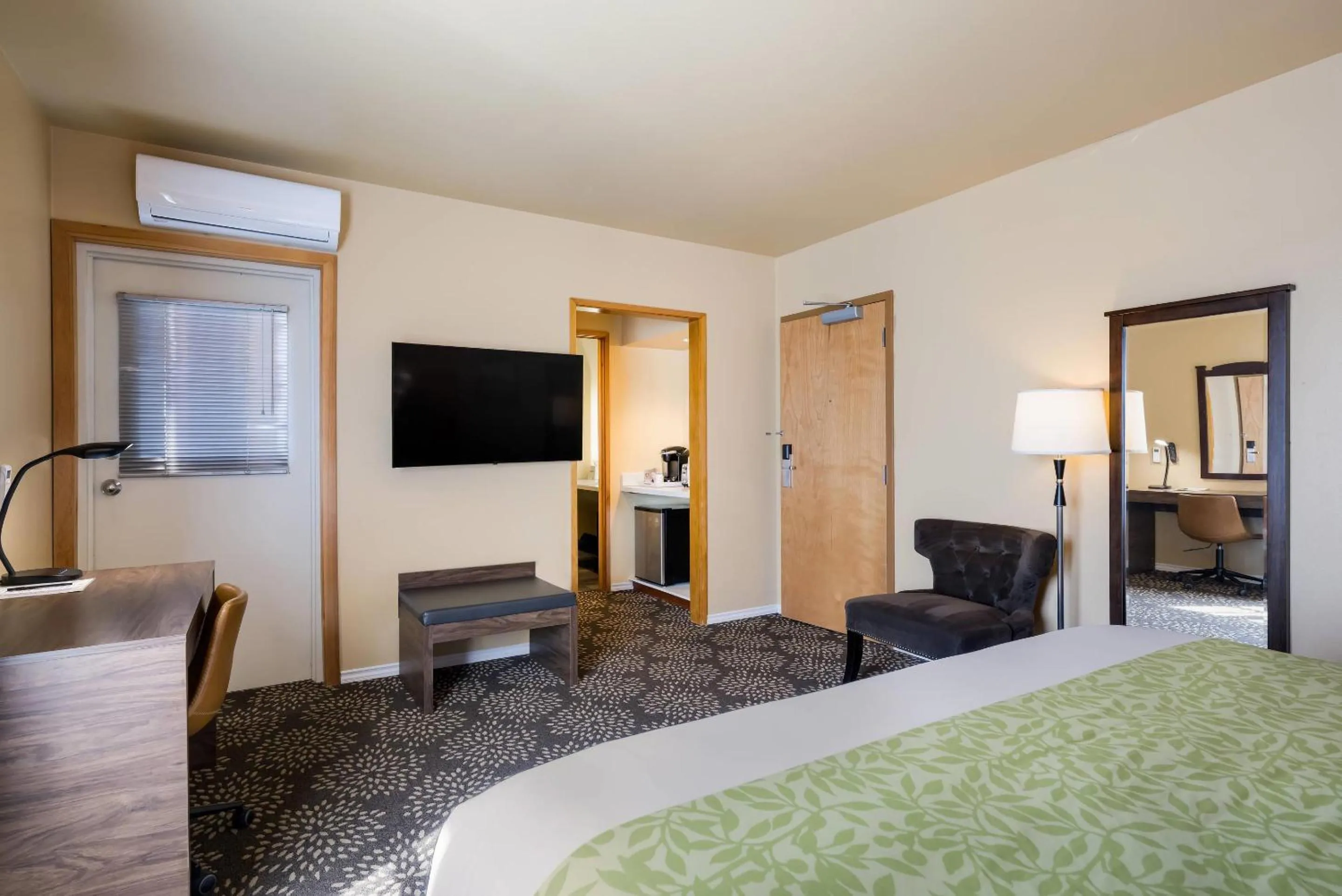 Bedroom, Bed in Inn at Port Gardner-Everett Waterfront, Ascend Hotel Collection