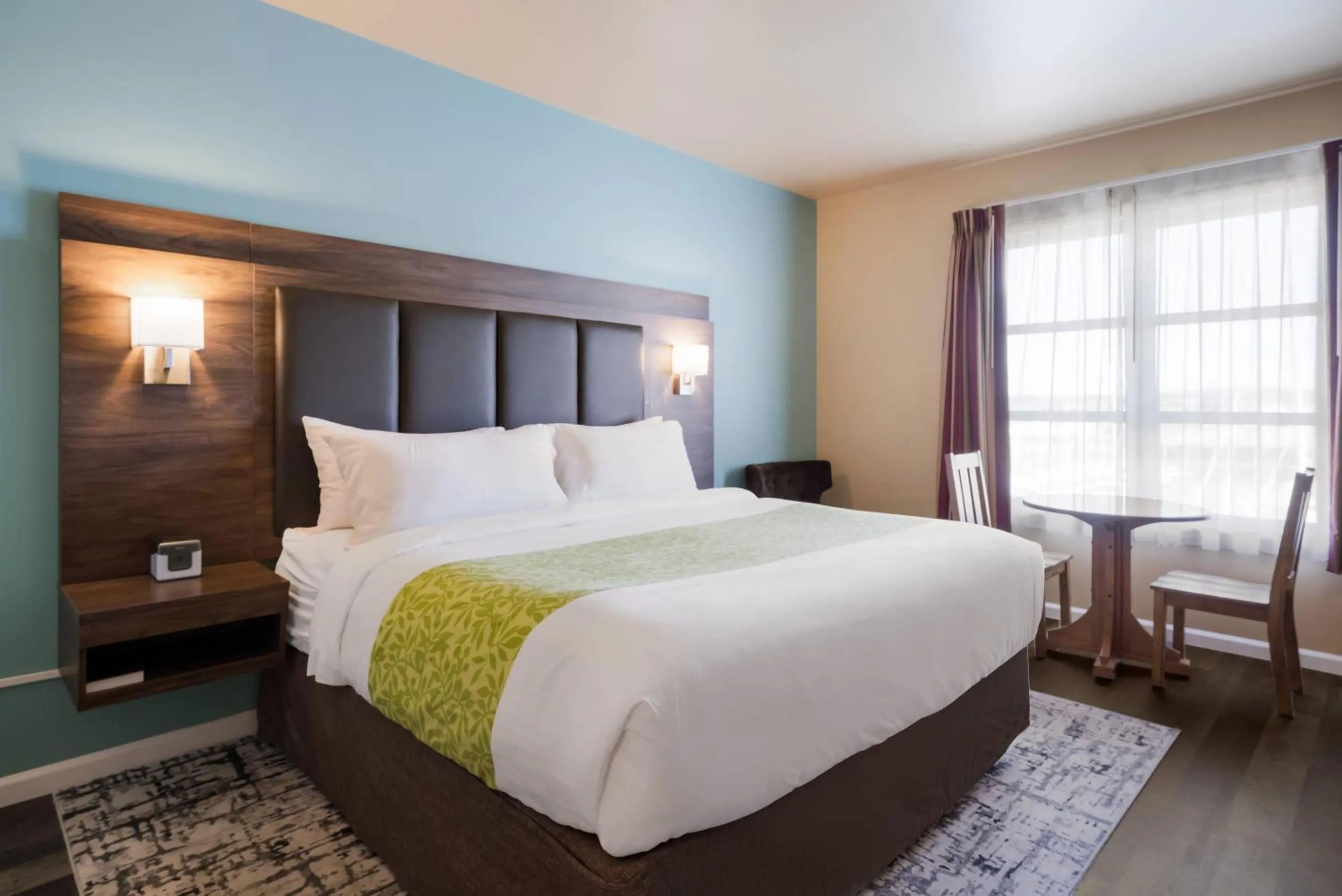 Bedroom, Bed in Inn at Port Gardner-Everett Waterfront, Ascend Hotel Collection