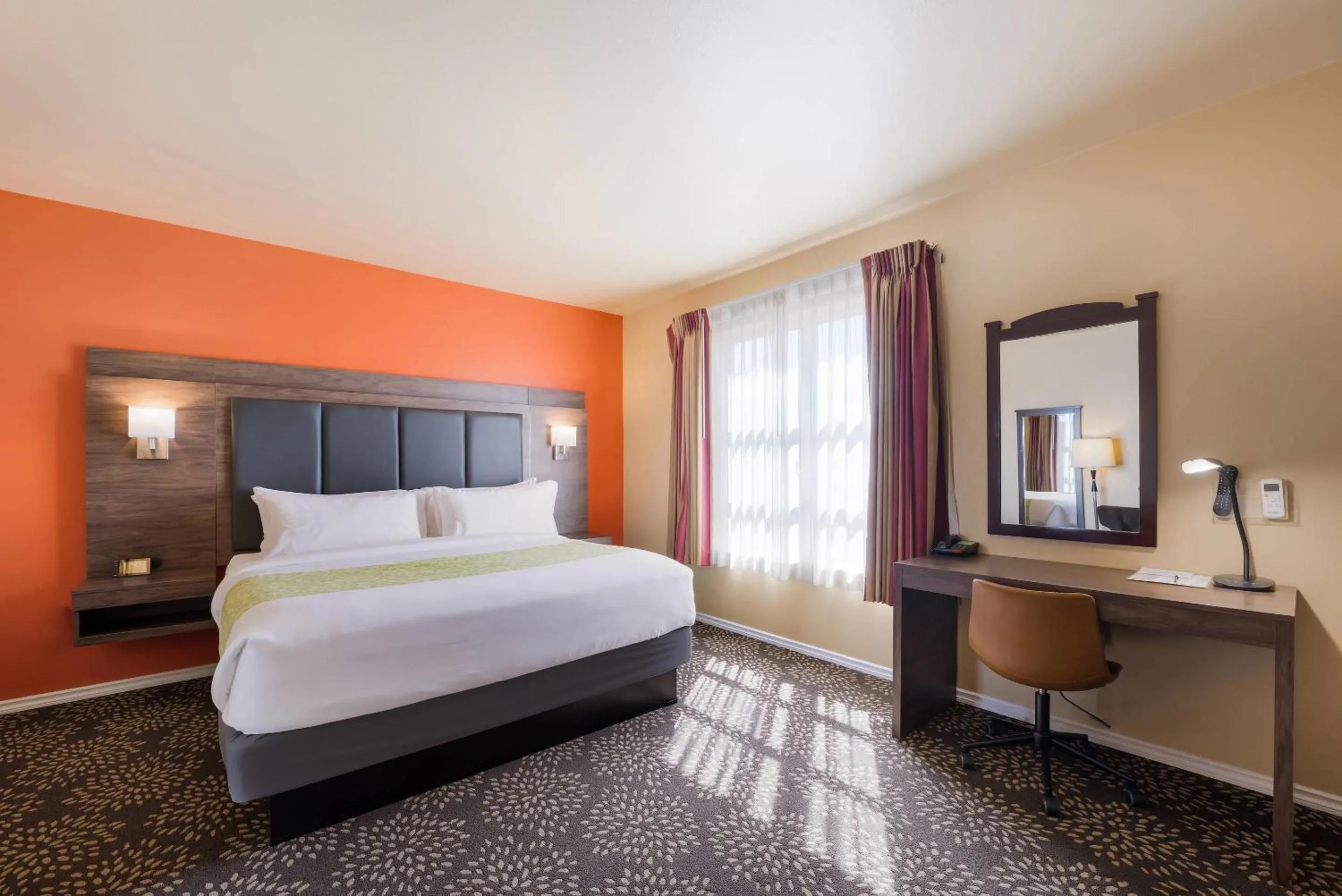 Bedroom, Bed in Inn at Port Gardner-Everett Waterfront, Ascend Hotel Collection