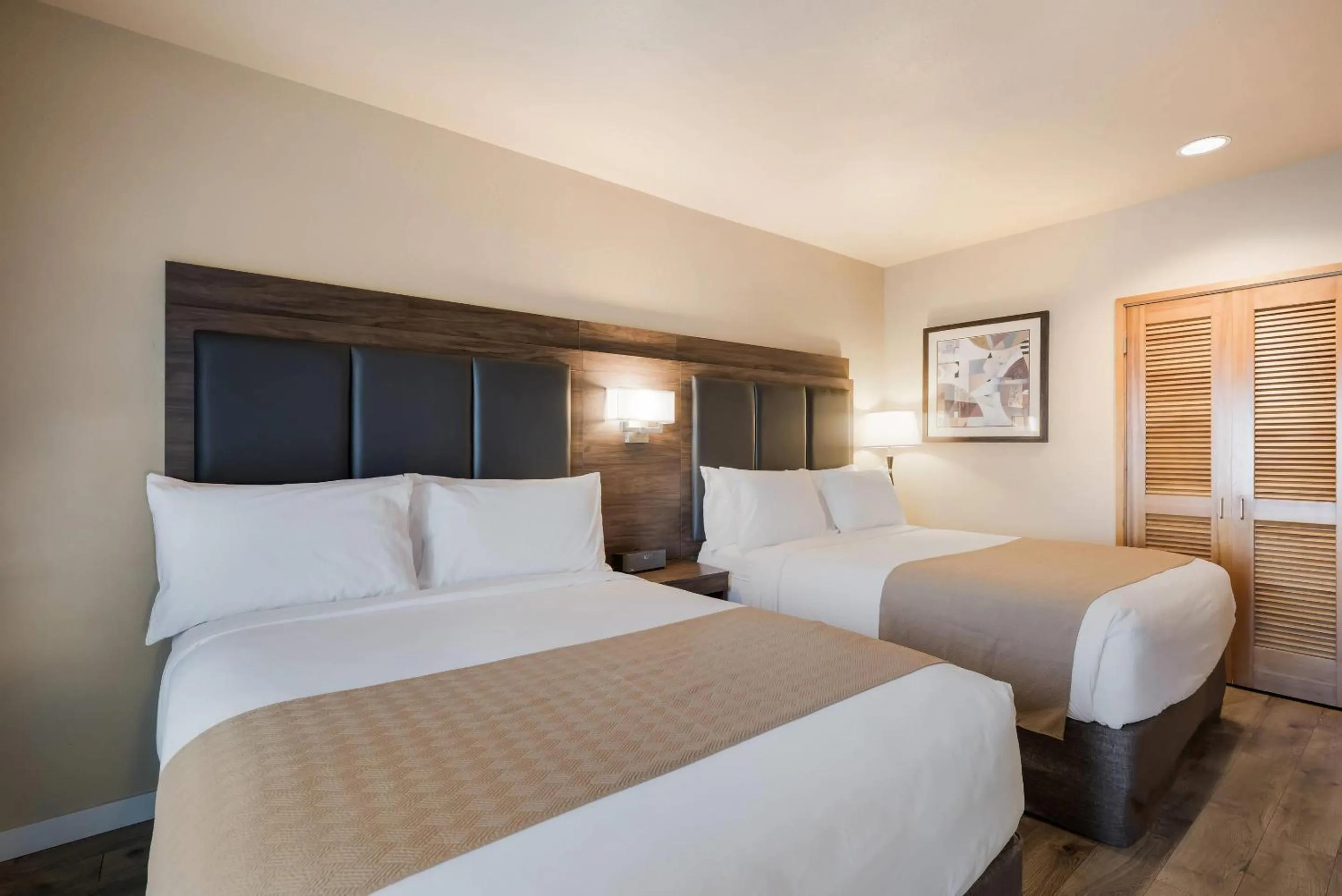 Bedroom, Bed in Inn at Port Gardner-Everett Waterfront, Ascend Hotel Collection