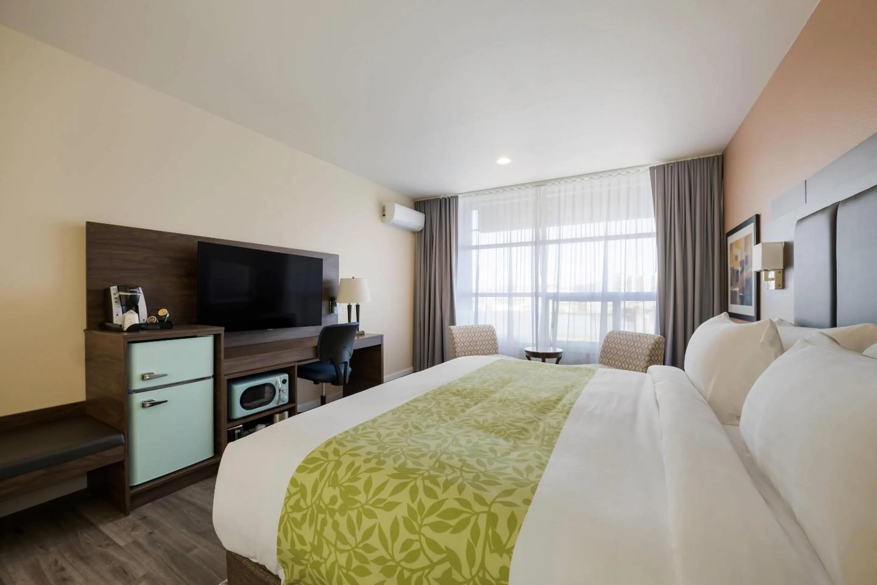 Bedroom, Bed in Inn at Port Gardner-Everett Waterfront, Ascend Hotel Collection