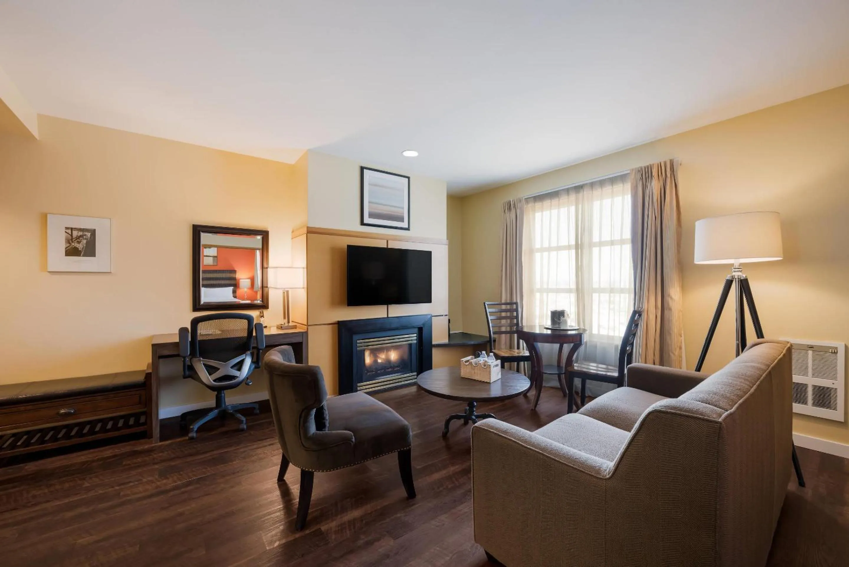 Bedroom in Inn at Port Gardner-Everett Waterfront, Ascend Hotel Collection