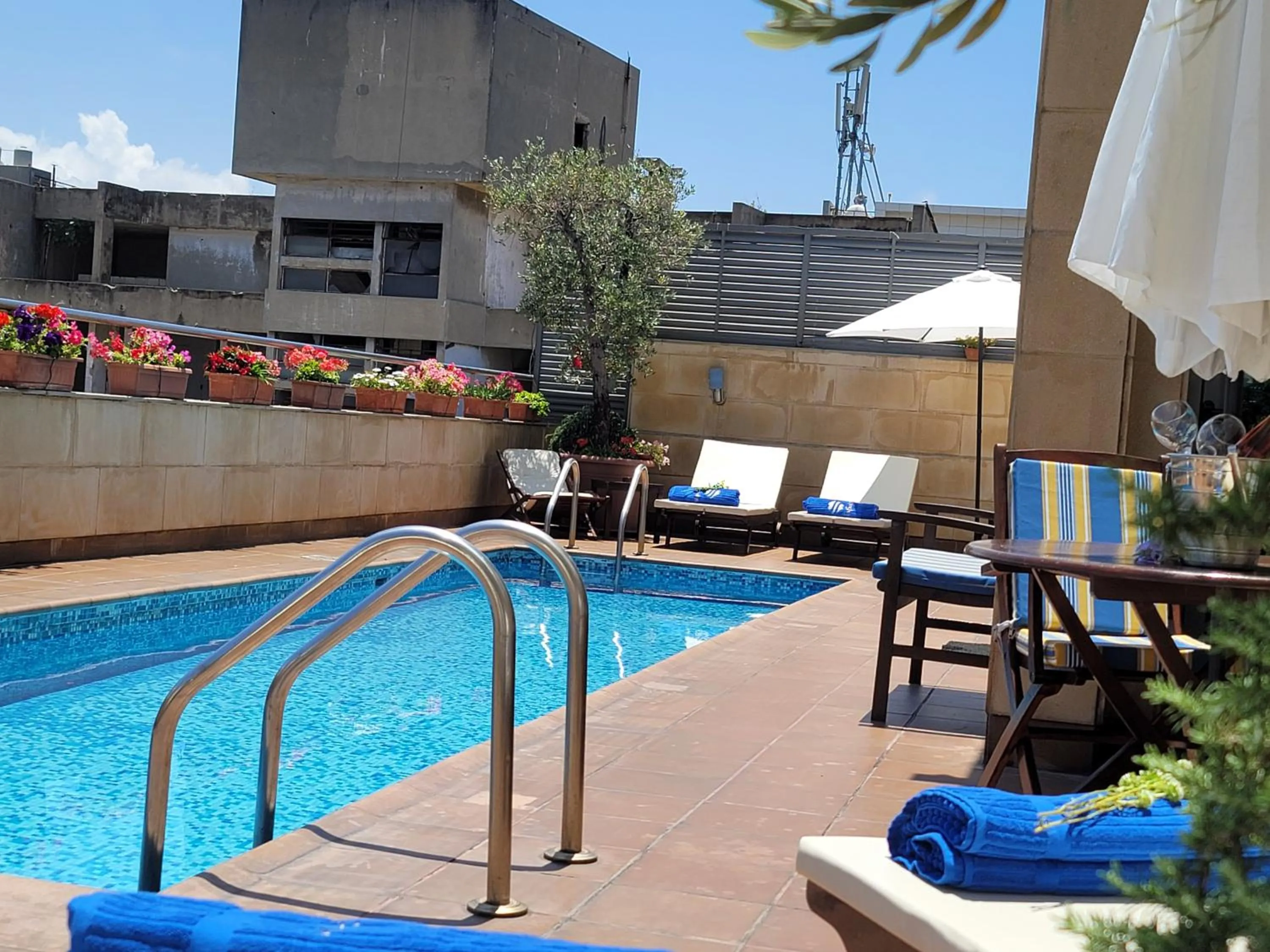 Swimming pool in Sky Suites