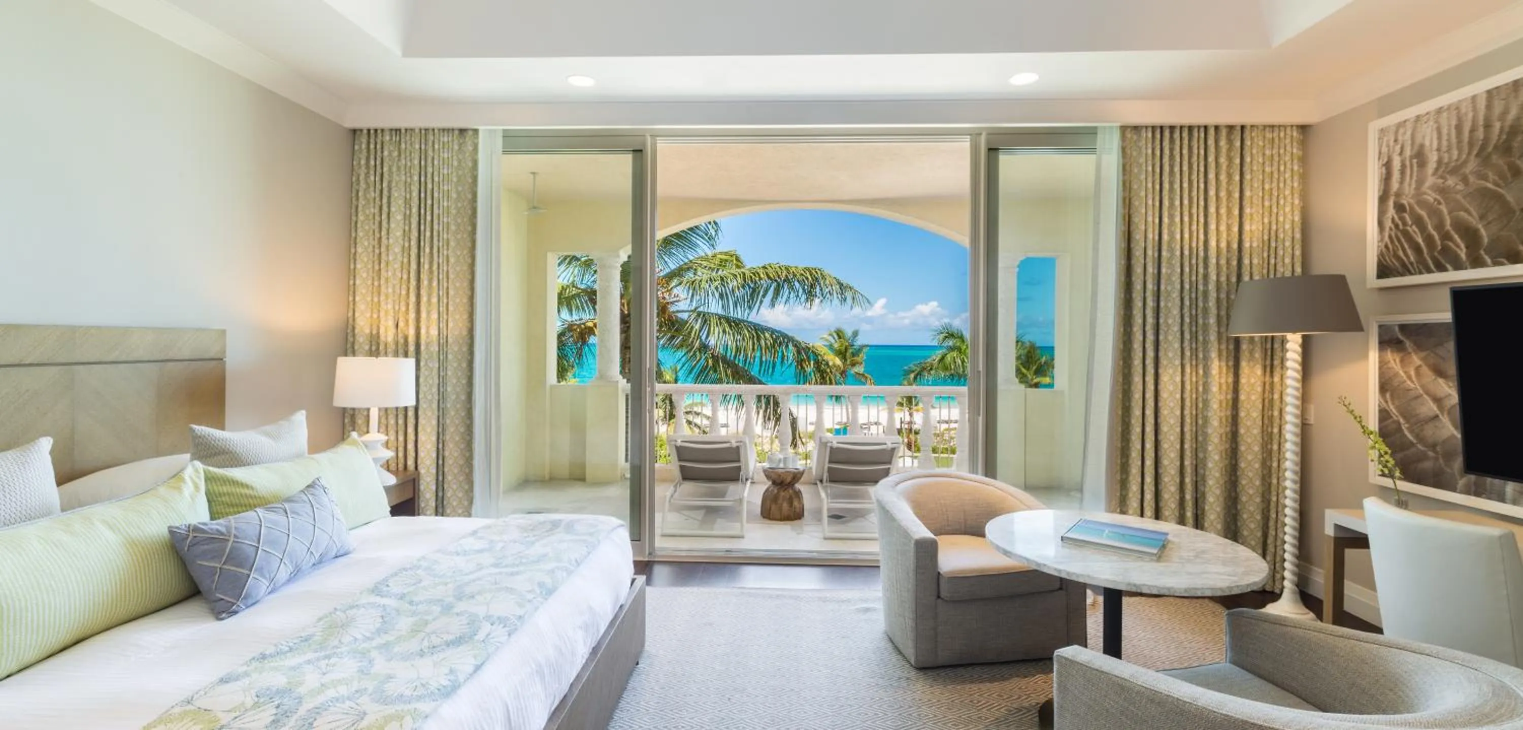 Bedroom, Bed in Grace Bay Club