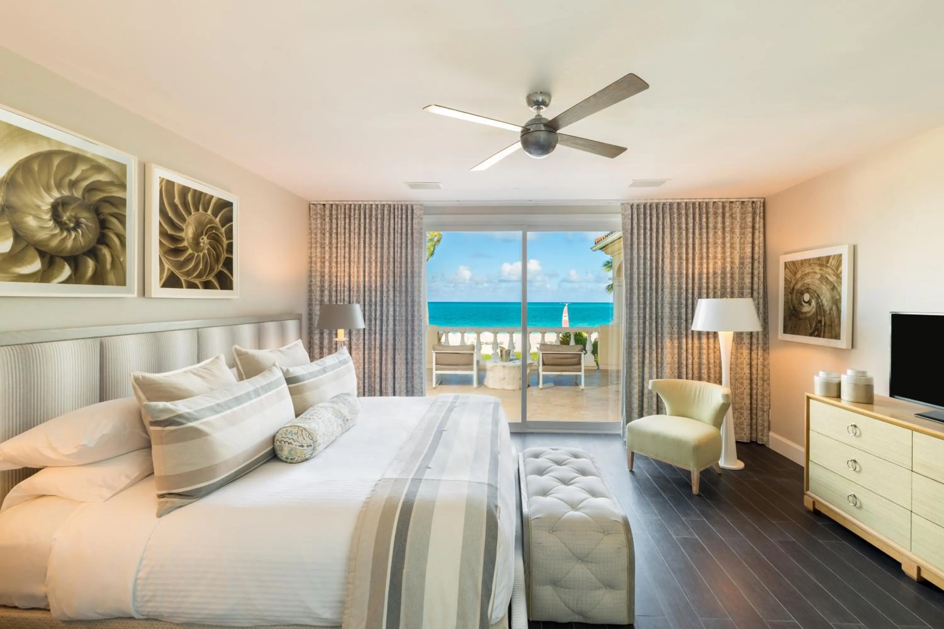 Bedroom, Bed in Grace Bay Club