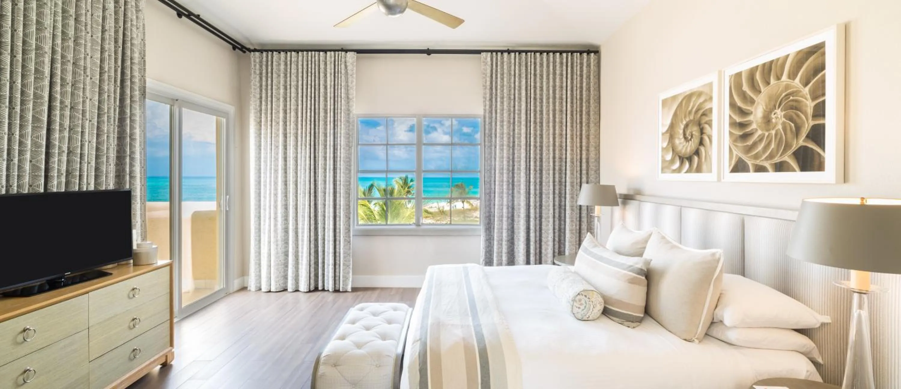 Bedroom, Bed in Grace Bay Club