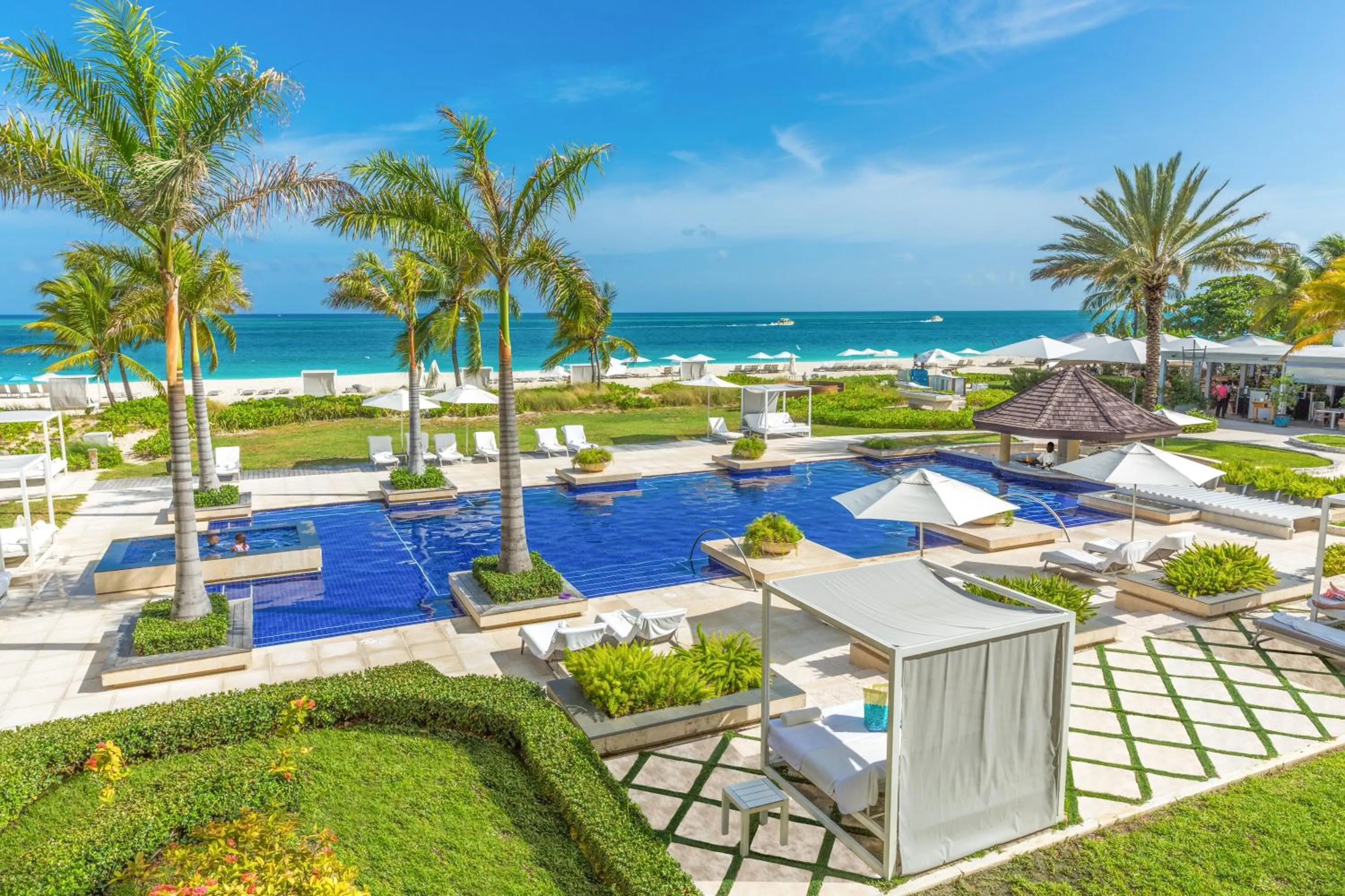 Swimming pool in Grace Bay Club