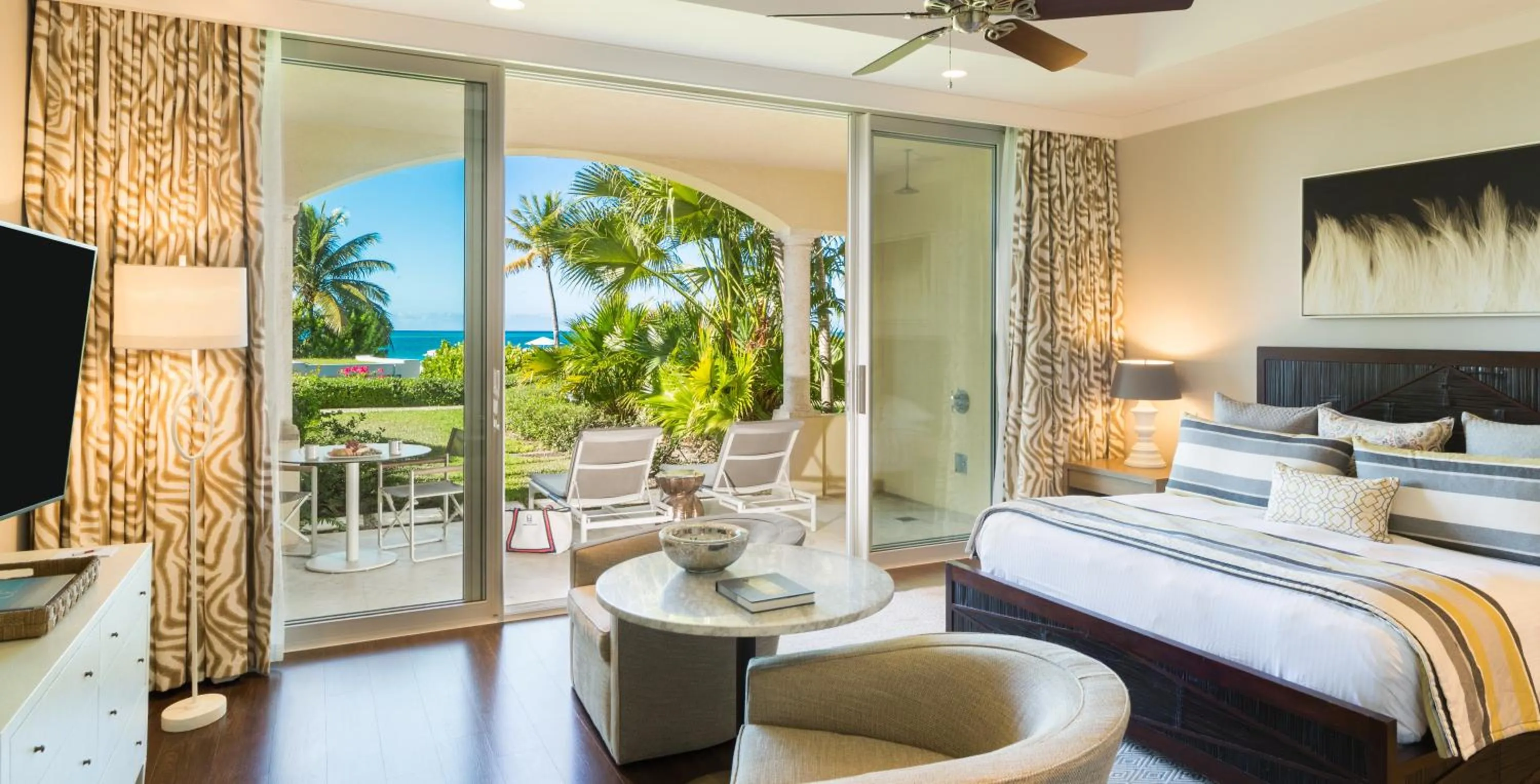 View (from property/room), Bed in Grace Bay Club