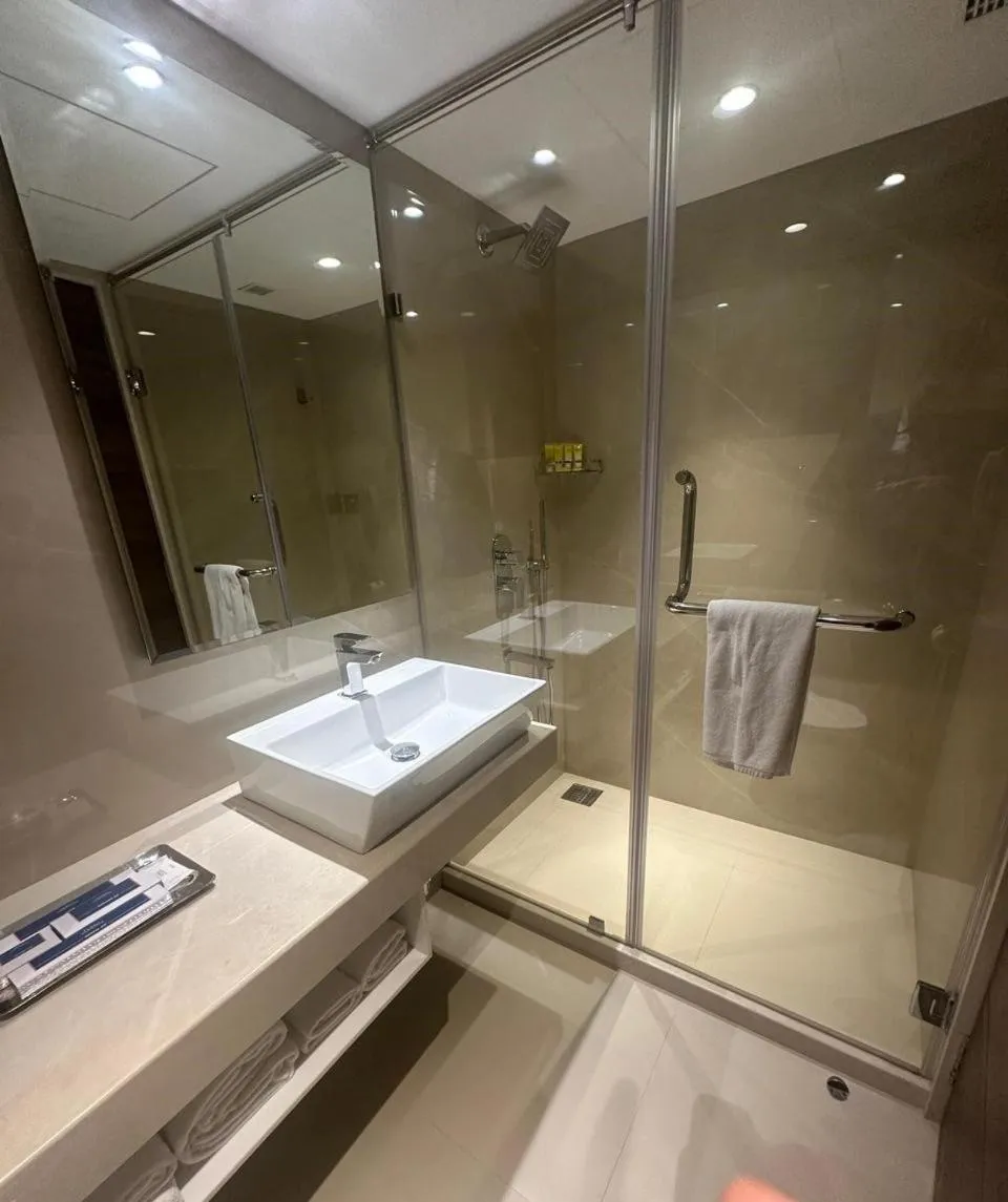 Bathroom in Tunga International Hotel