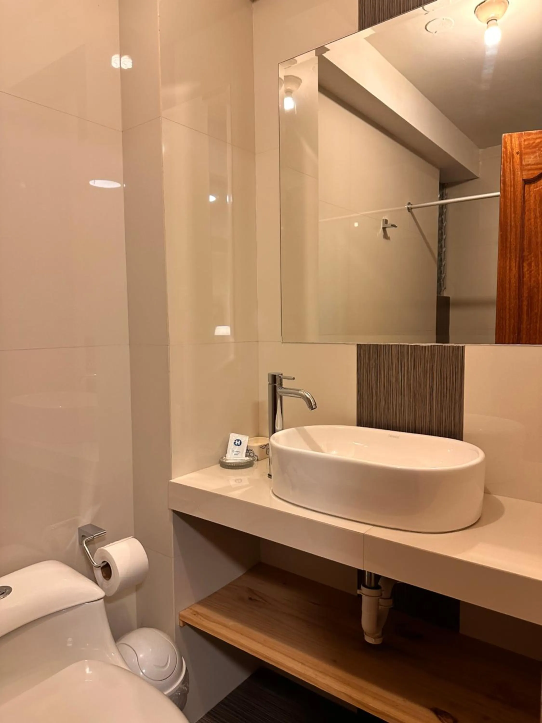 Shower in Hotel Las Quenas