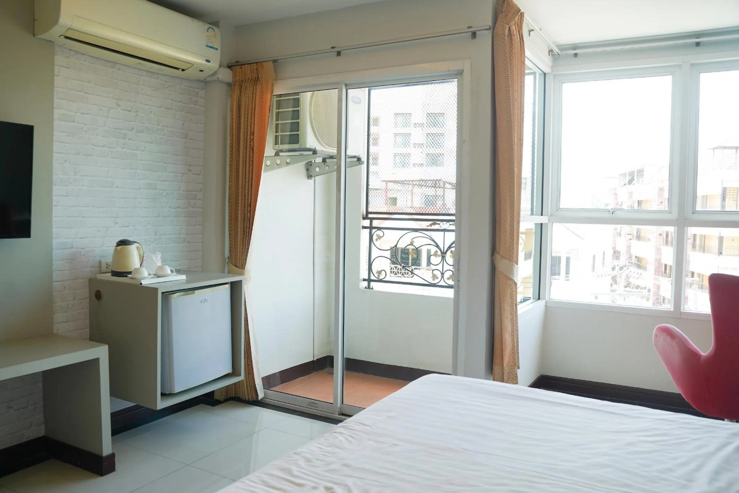 Bed in V Style Pattaya North Beach