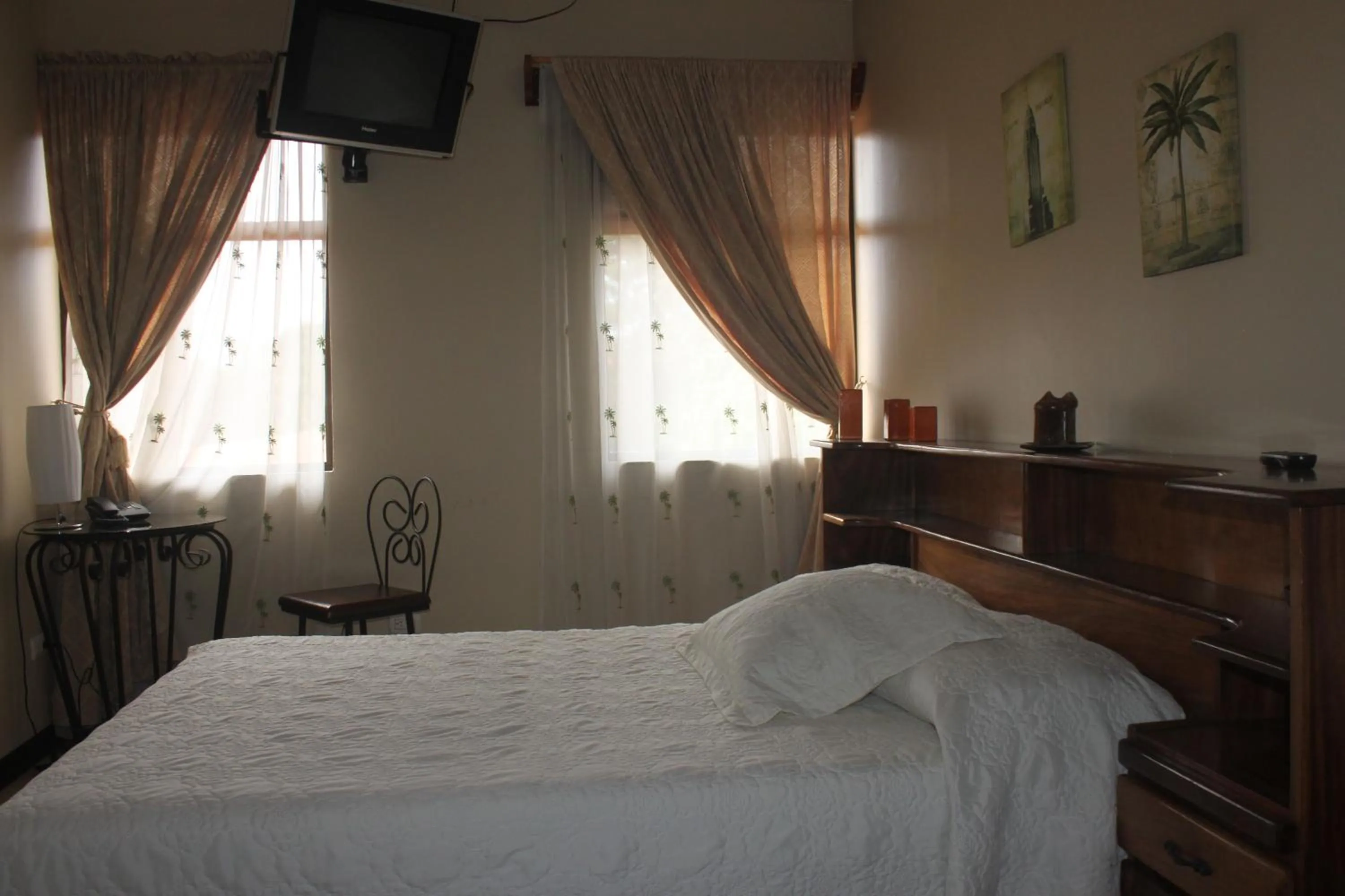 Photo of the whole room, Bed in Hotel Santa Maria Inn