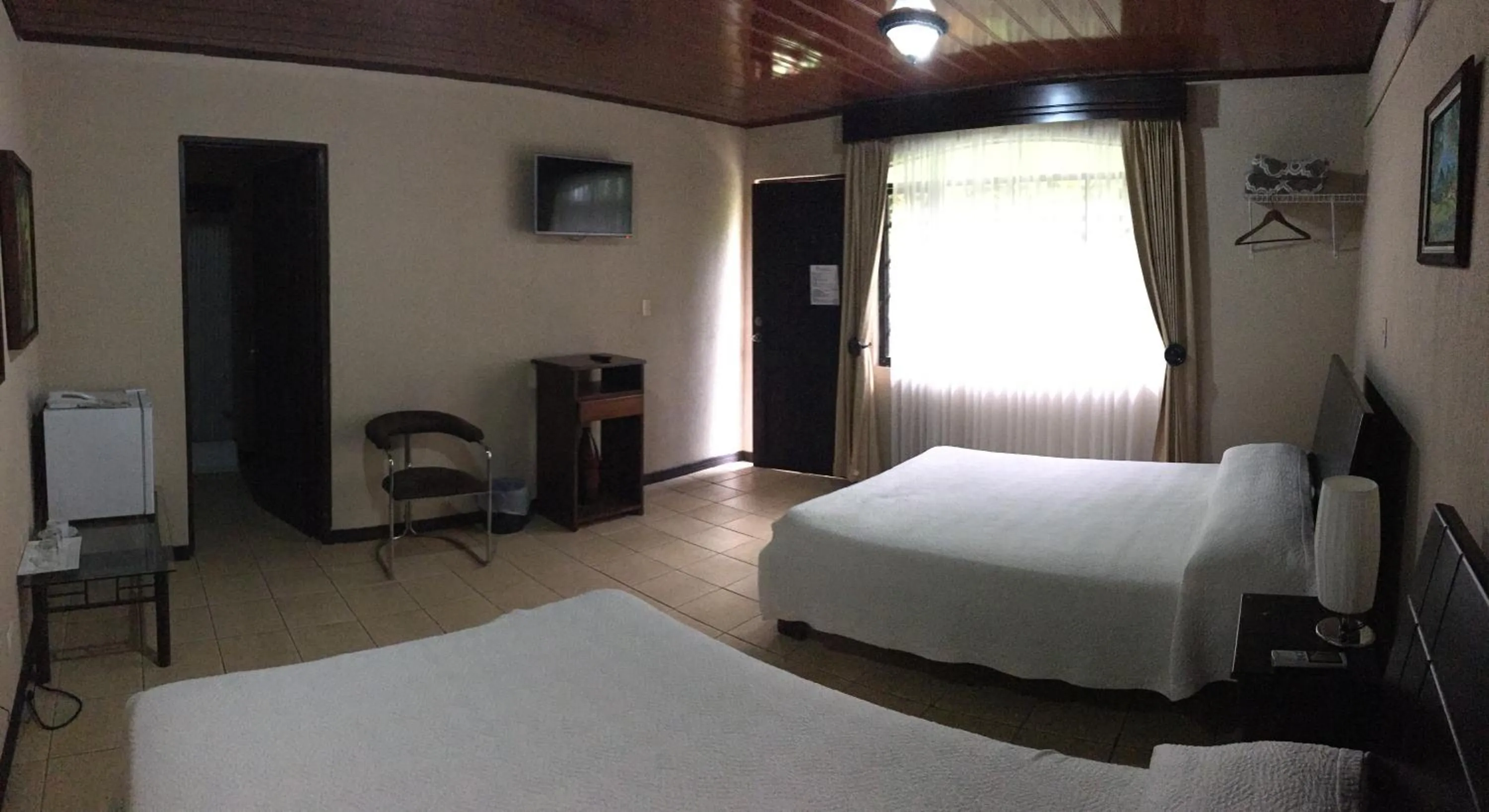 Photo of the whole room, Bed in Hotel Santa Maria Inn