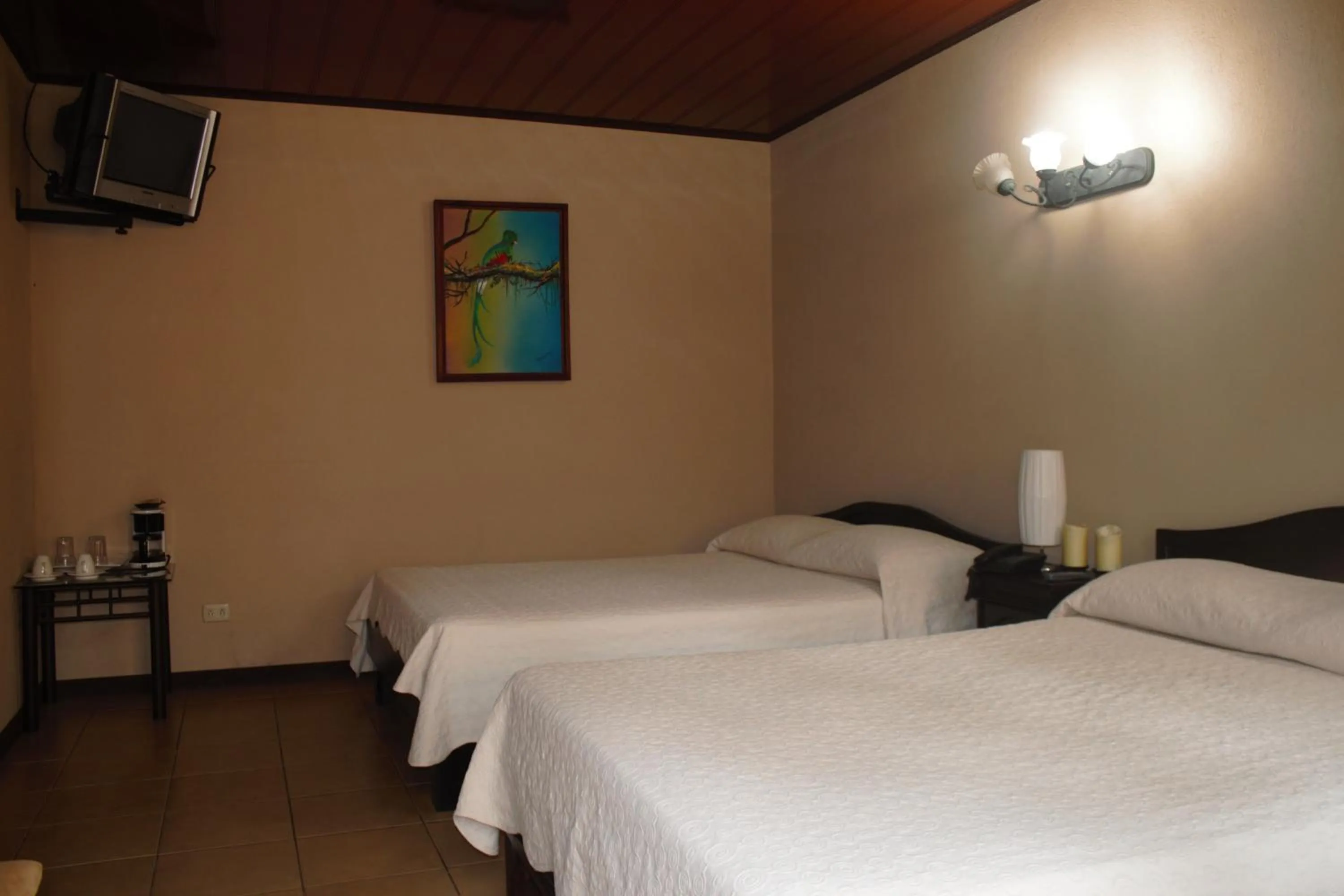 Photo of the whole room, Bed in Hotel Santa Maria Inn