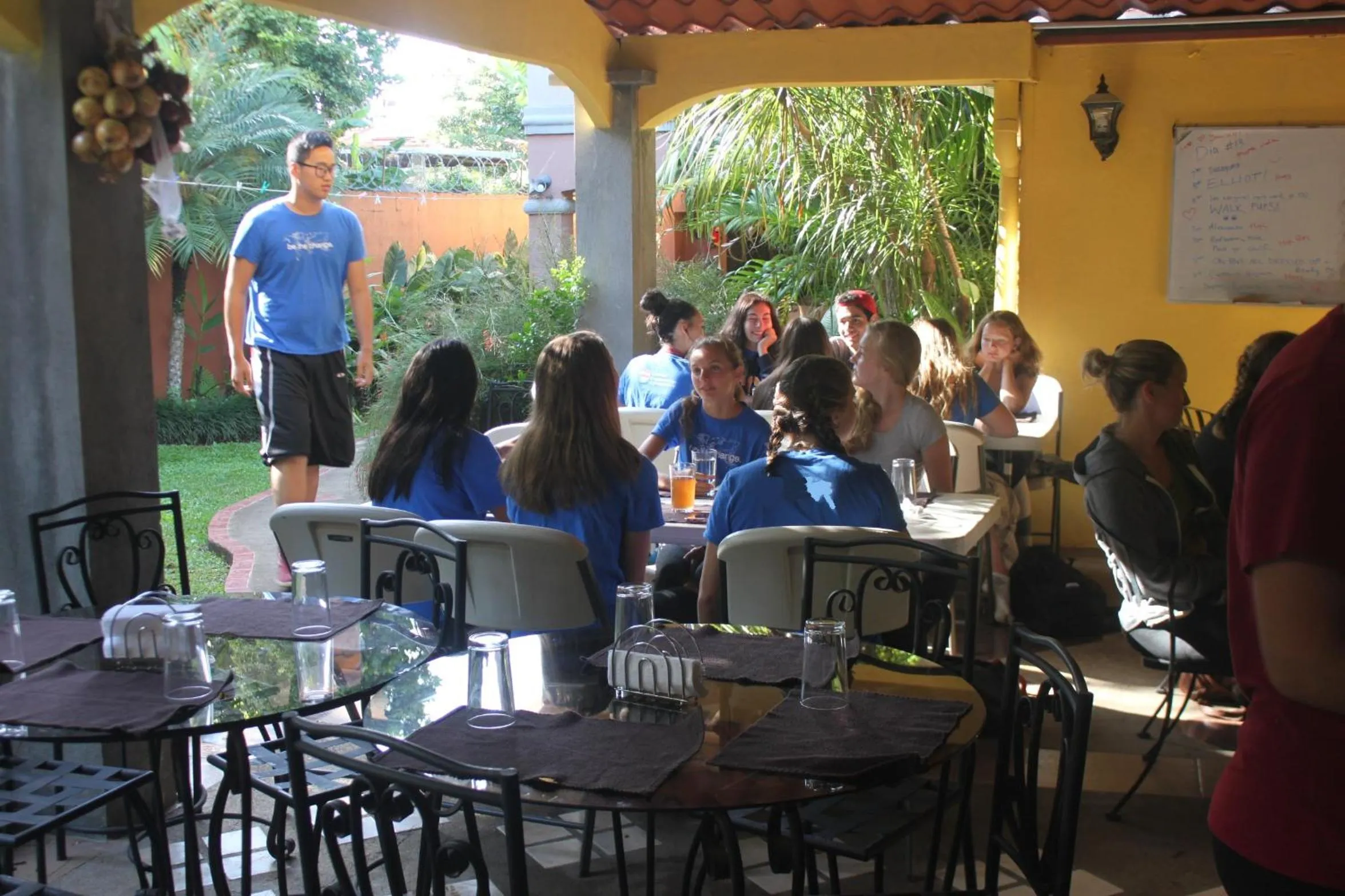 Communal kitchen in Hotel Santa Maria Inn
