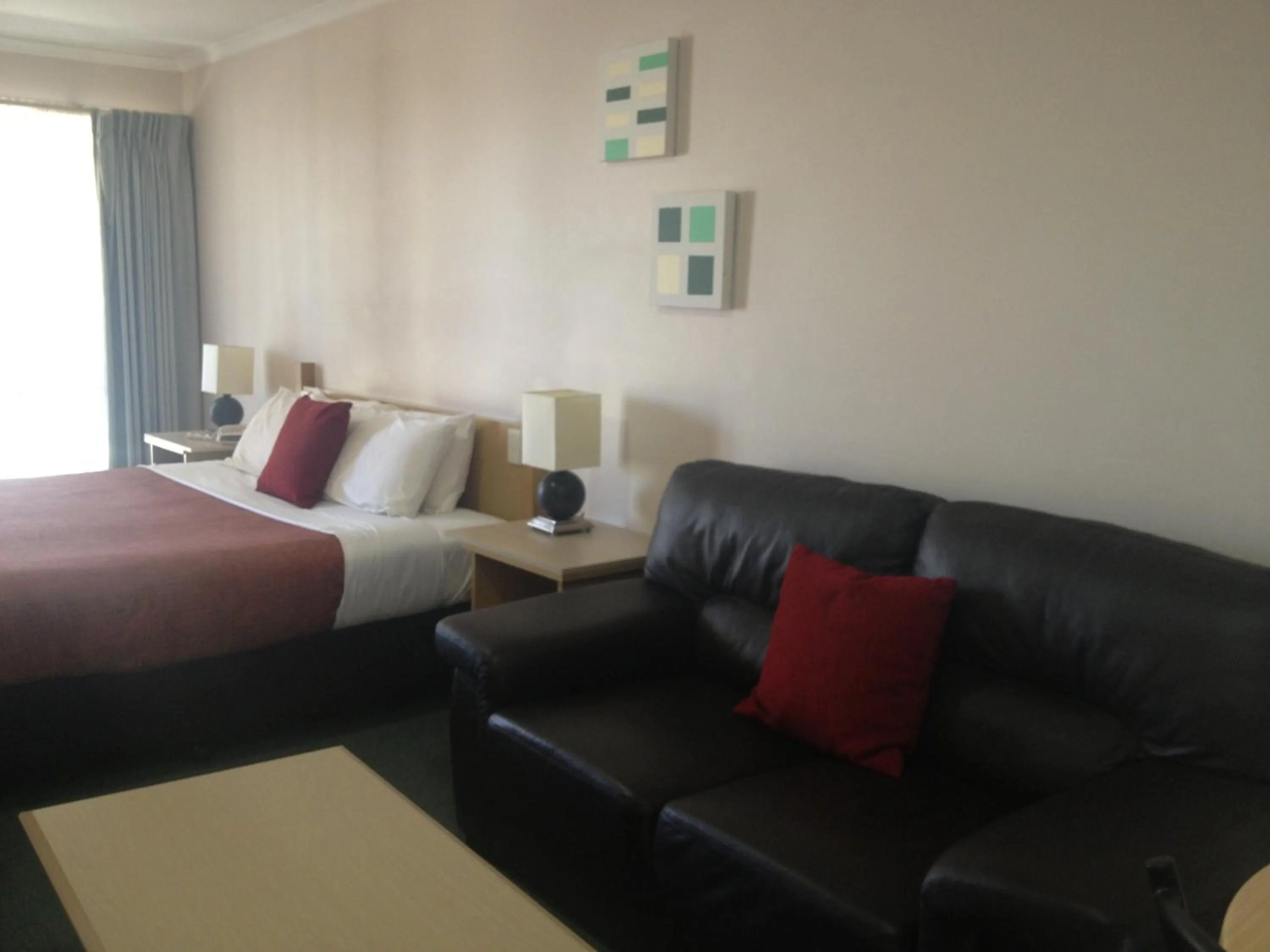 Seating area in Rose Garden Motel