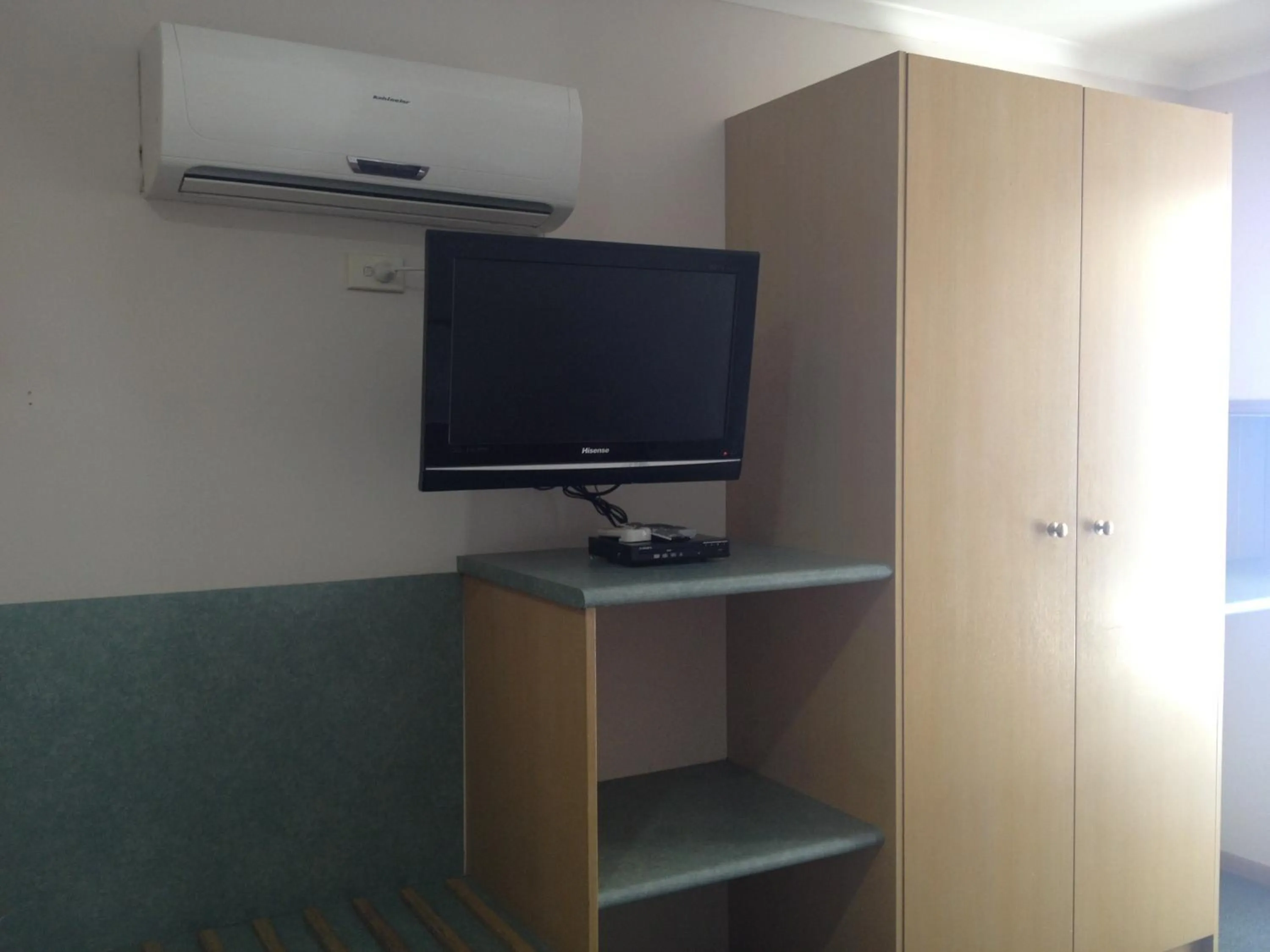 TV and multimedia in Rose Garden Motel