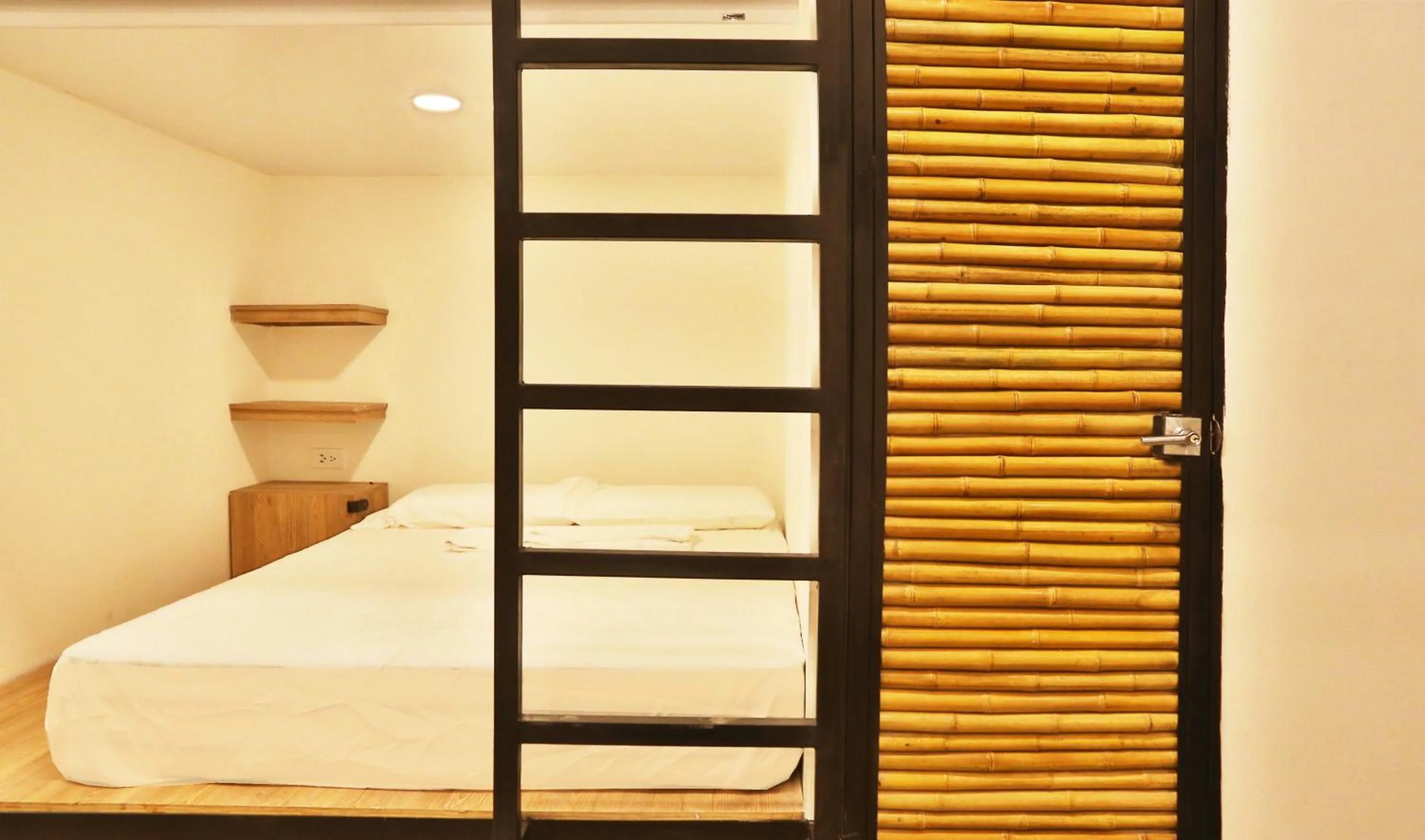 Toilet, Bed in Santuario Getsemani Hostel