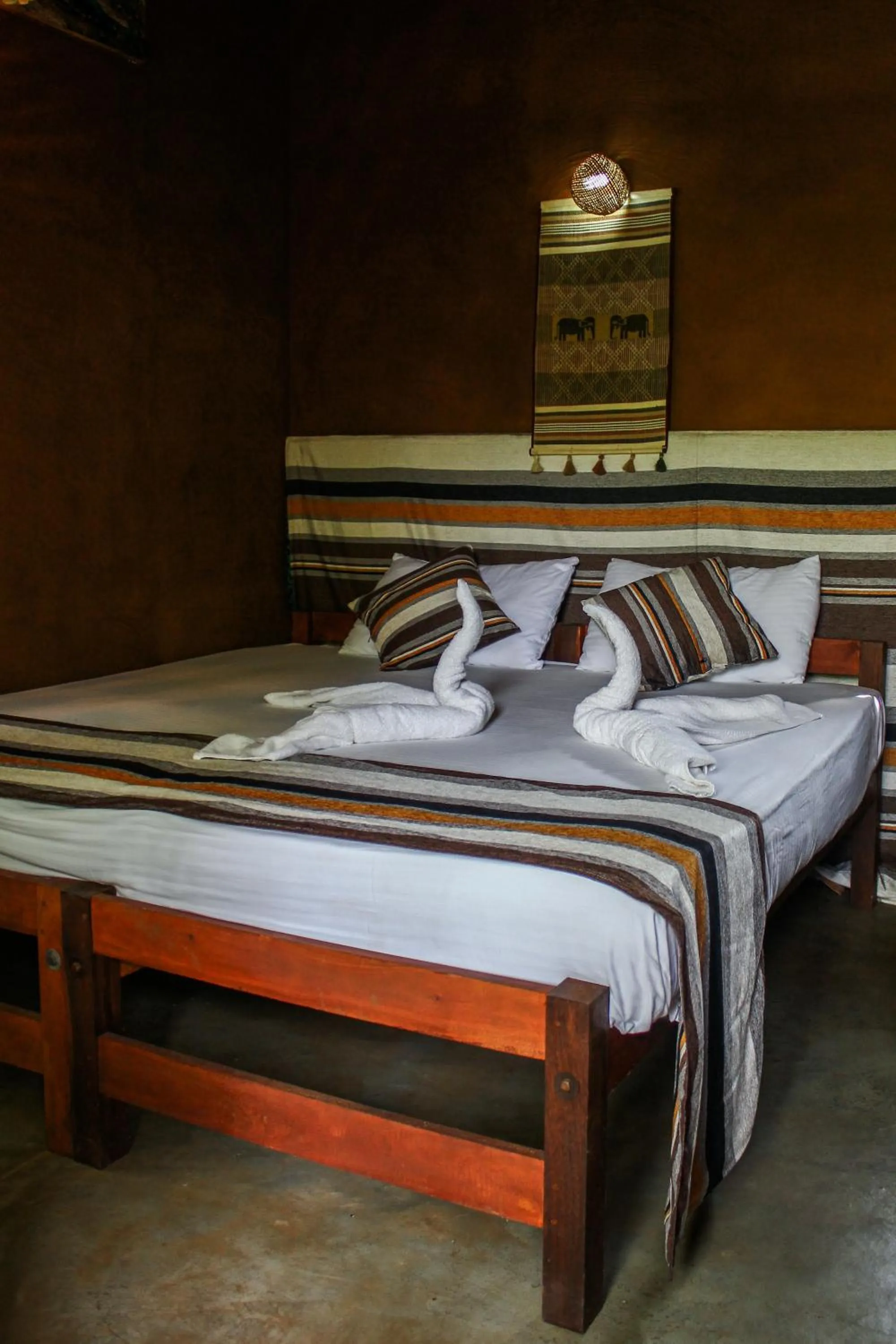 Photo of the whole room, Bed in The Thick Forest