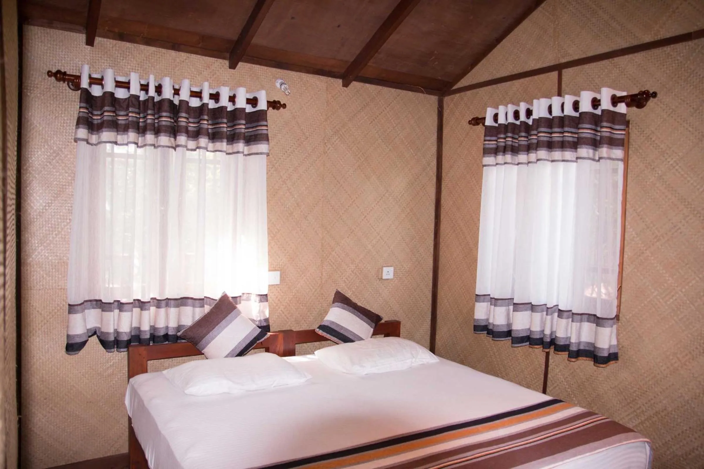 Living room, Bed in The Thick Forest