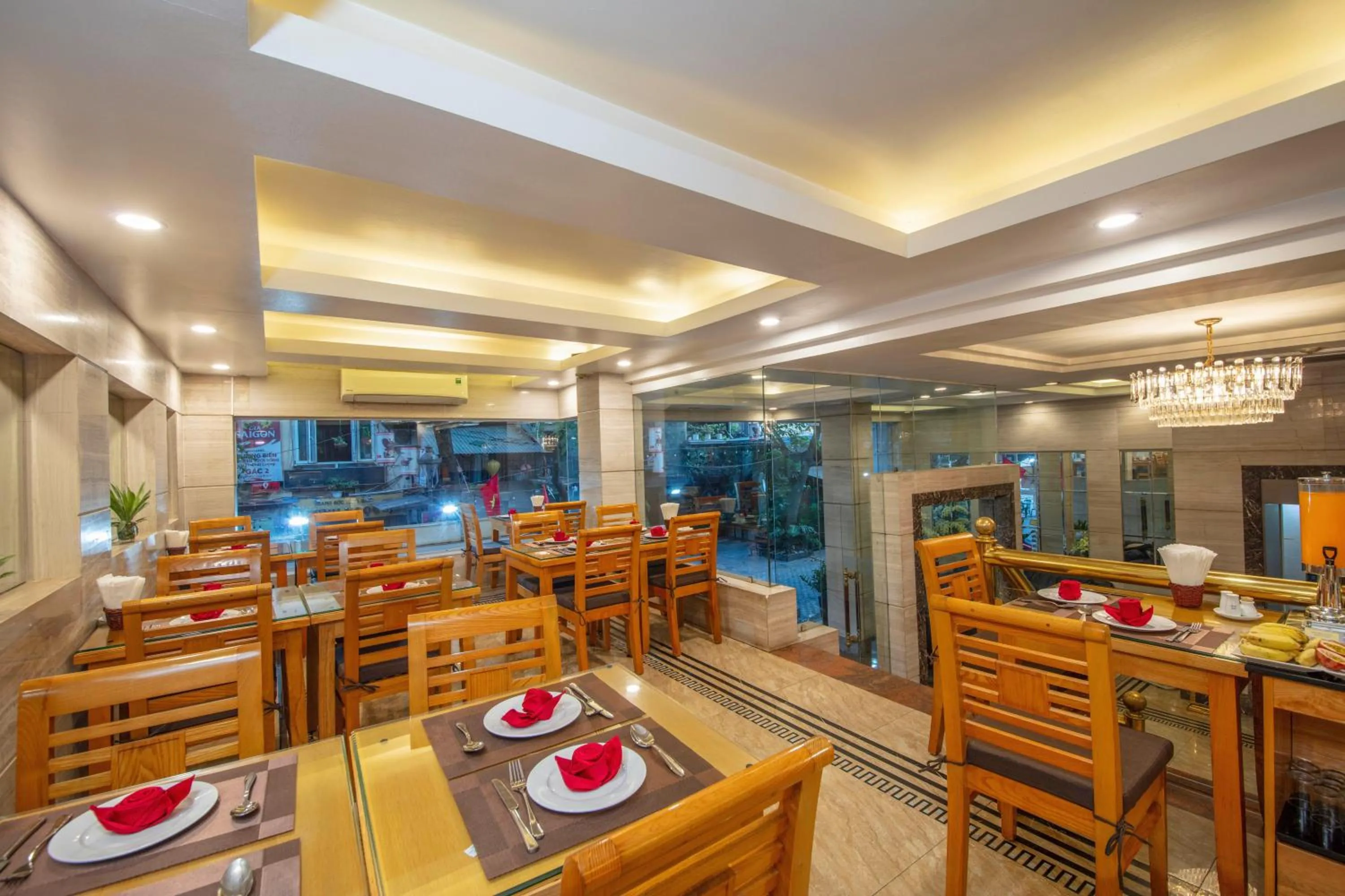 Restaurant/places to eat in Skygem Boutique Hotel