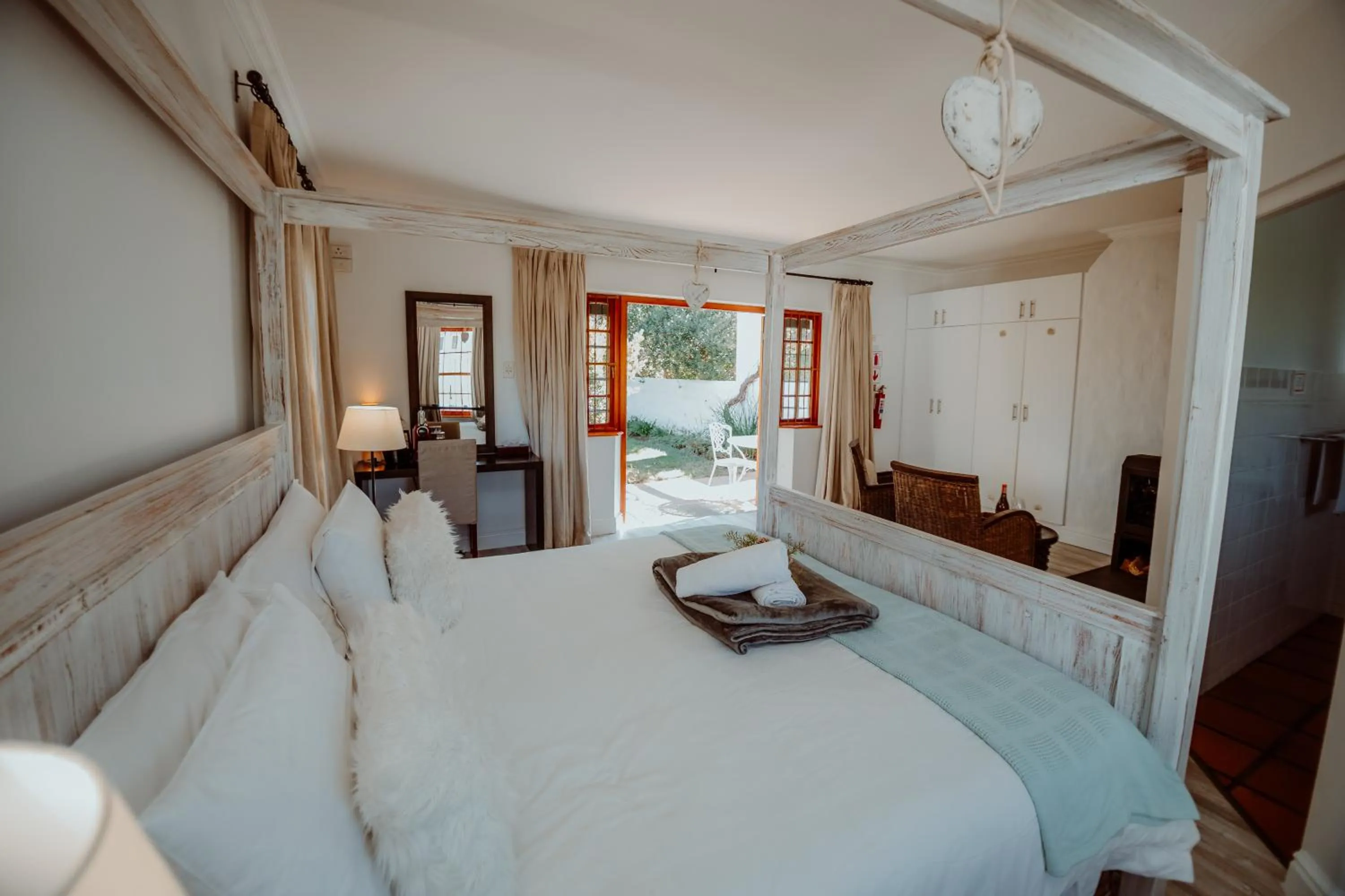 Photo of the whole room, Bed in Manley Wine Estate