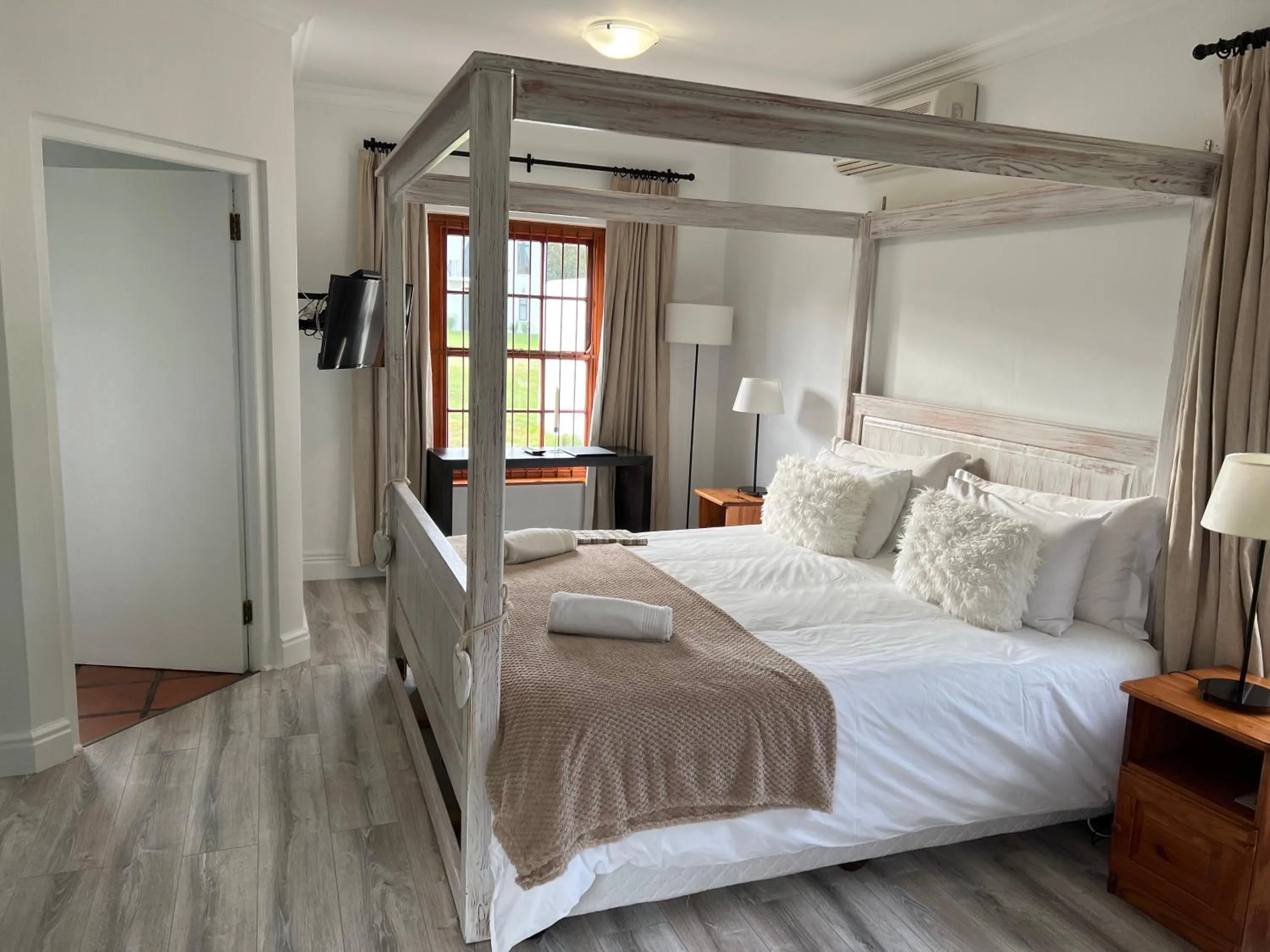 Bedroom, Bed in Manley Wine Estate