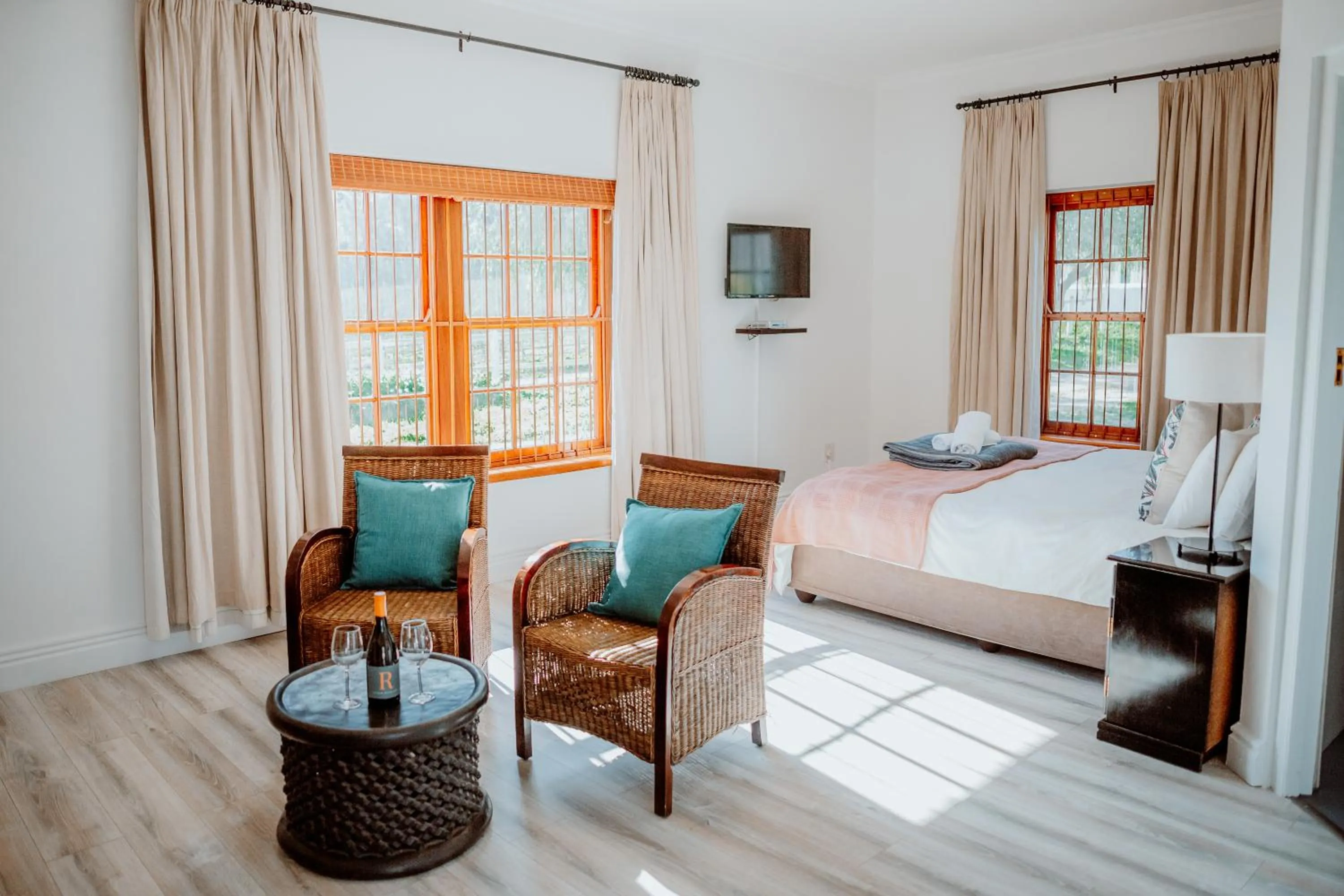 Photo of the whole room, Bed in Manley Wine Estate