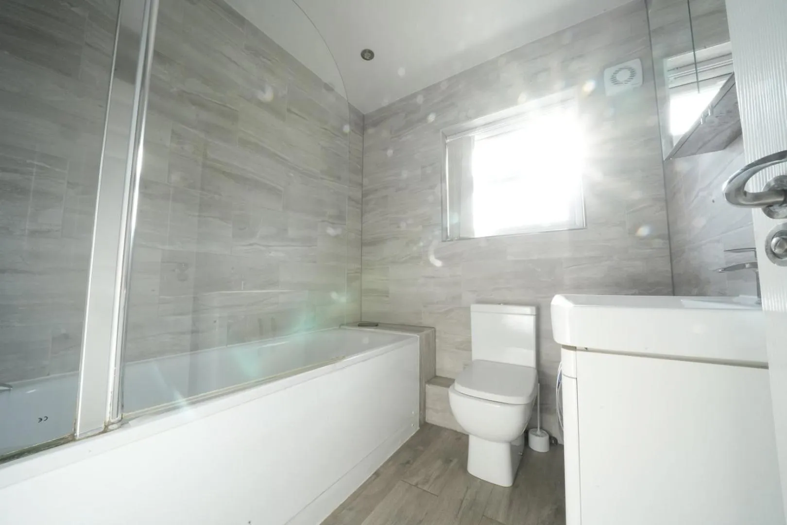 Shower in The Close Airport