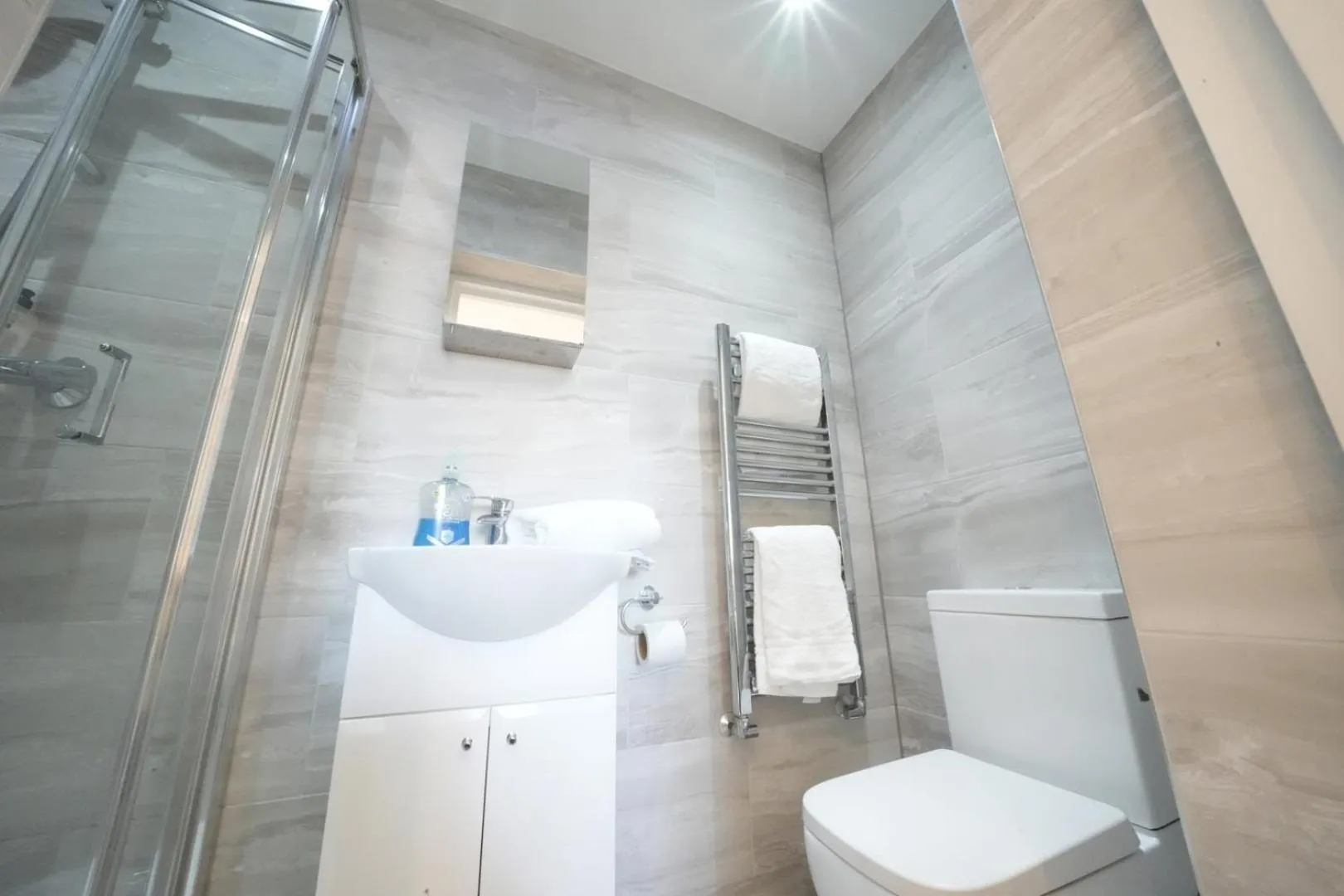 Shower in The Close Airport