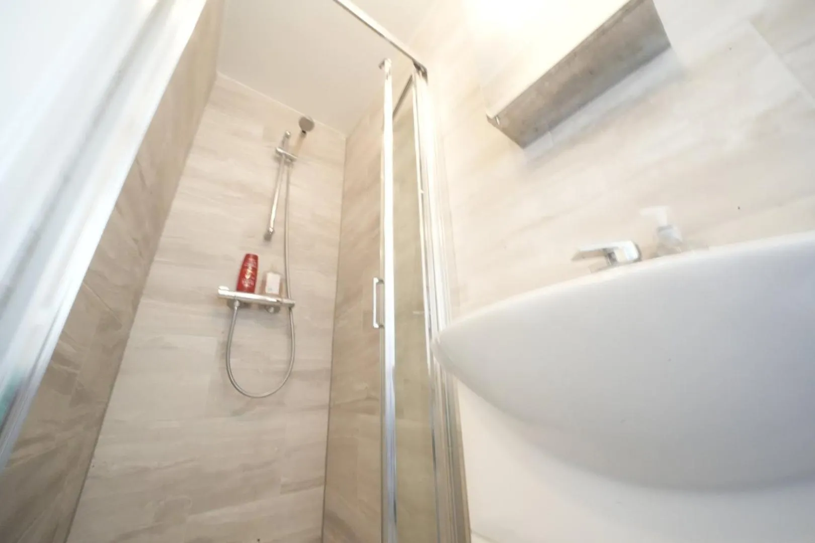 Shower in The Close Airport