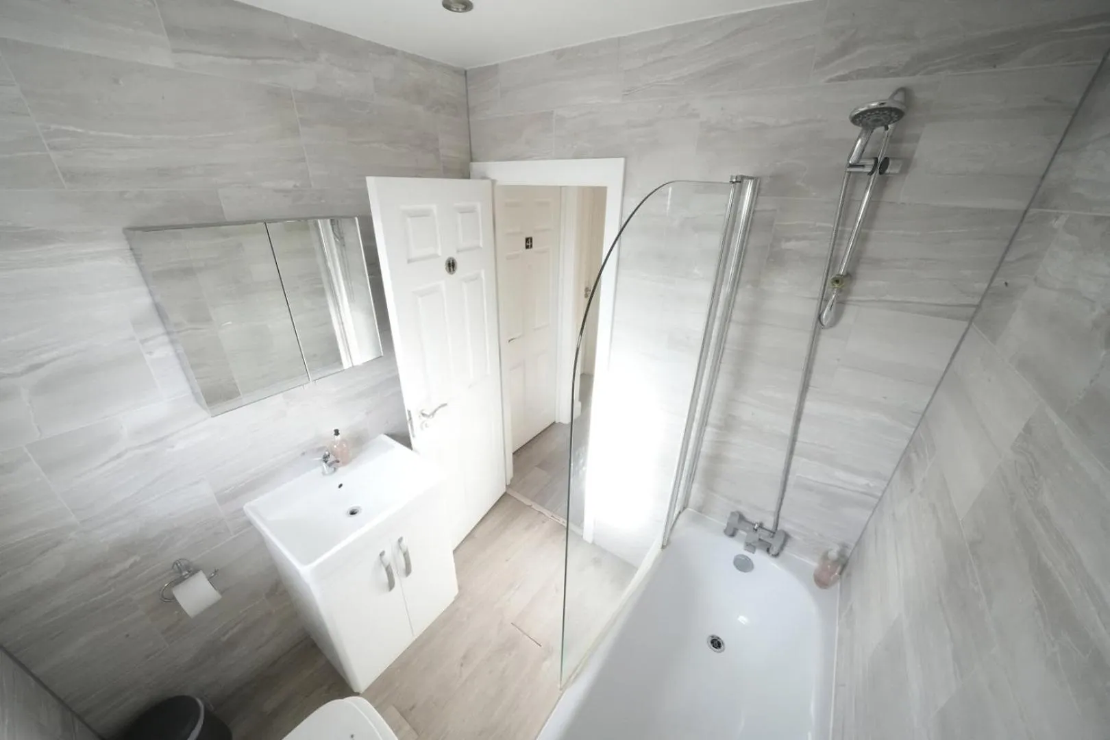 Shower in The Close Airport