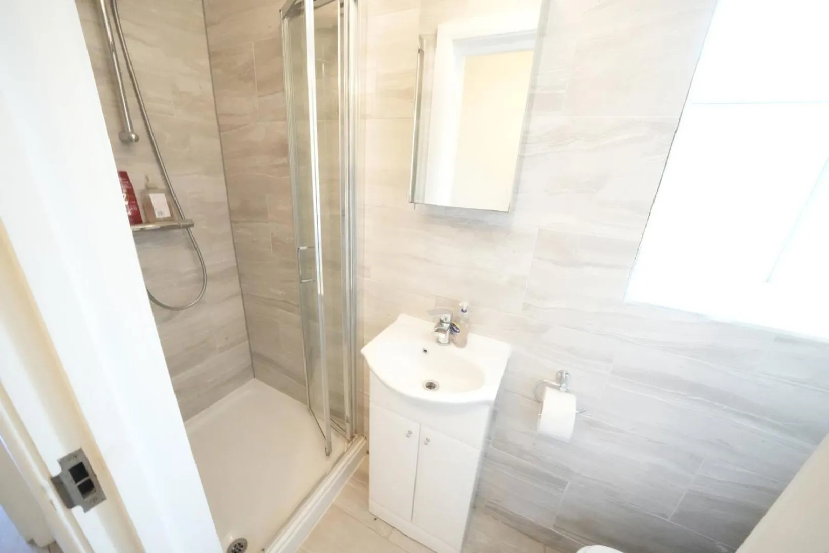 Shower in The Close Airport