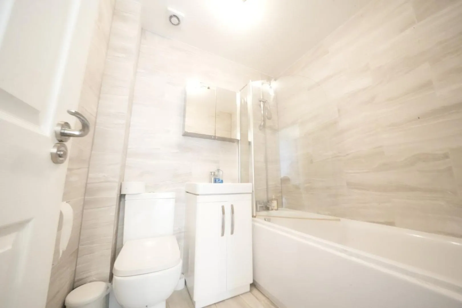 Shower in The Close Airport