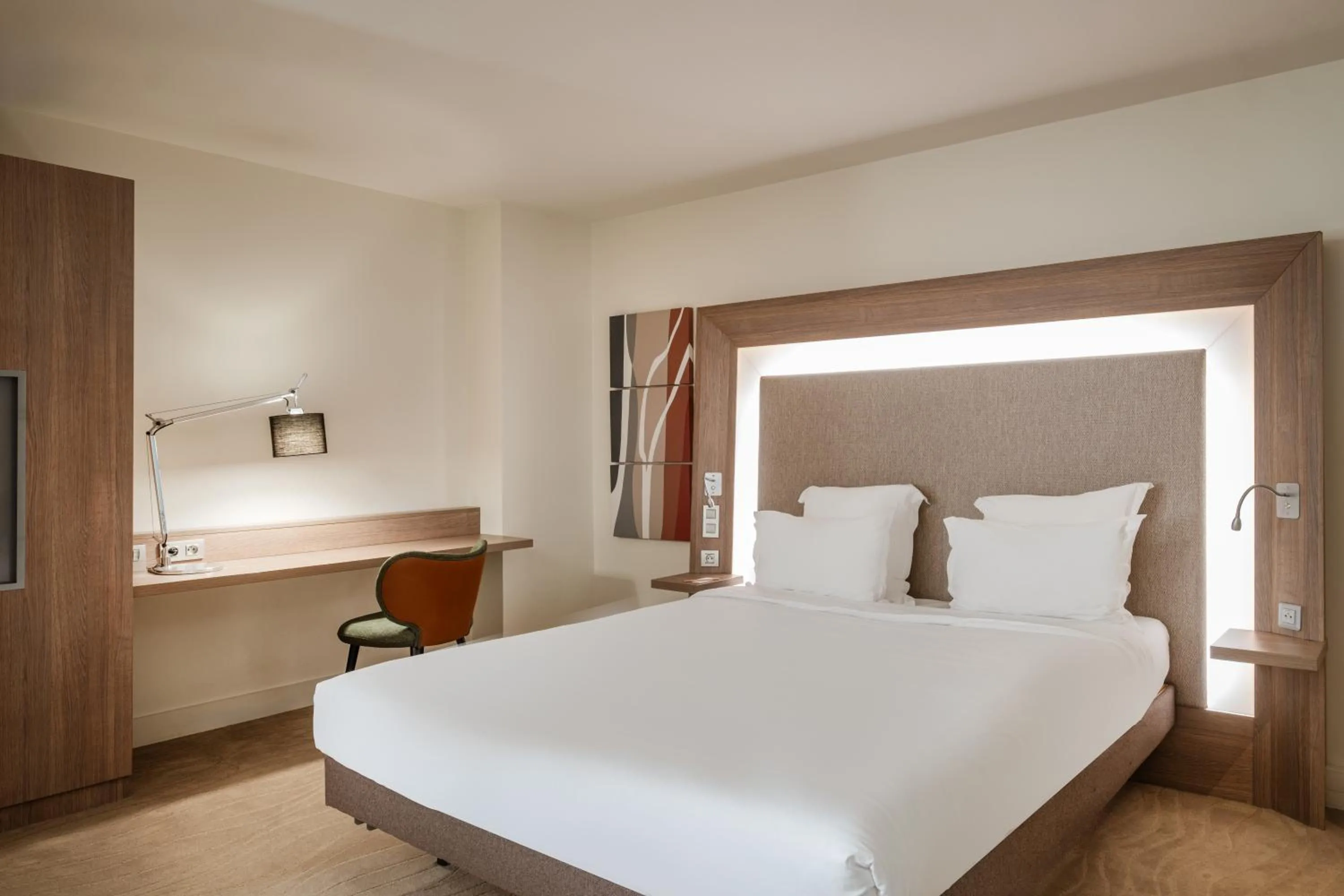 Bedroom, Bed in Novotel Lyon Centre-Confluence Bord de Saone