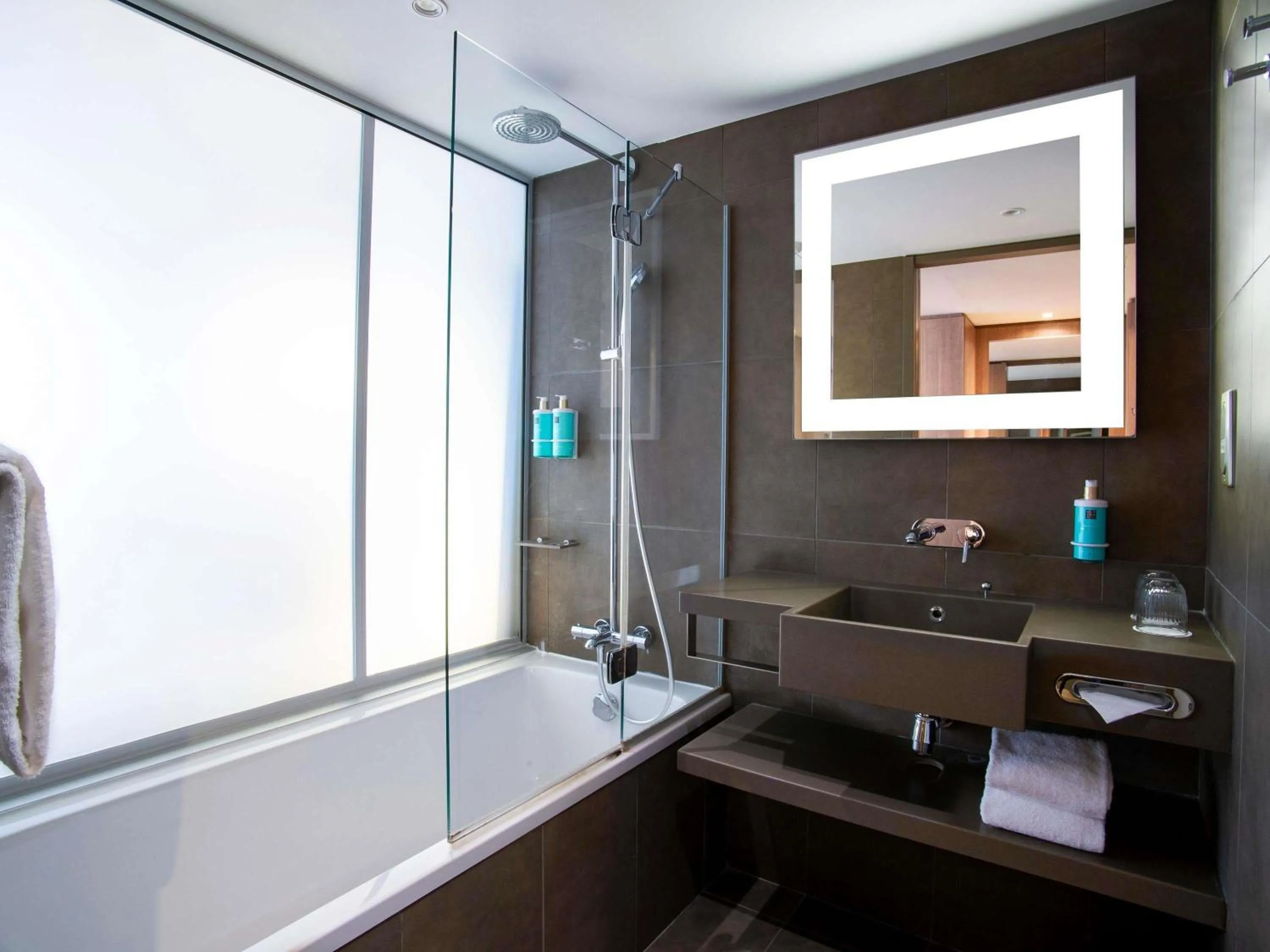 Bedroom in Novotel Lyon Centre-Confluence Bord de Saone